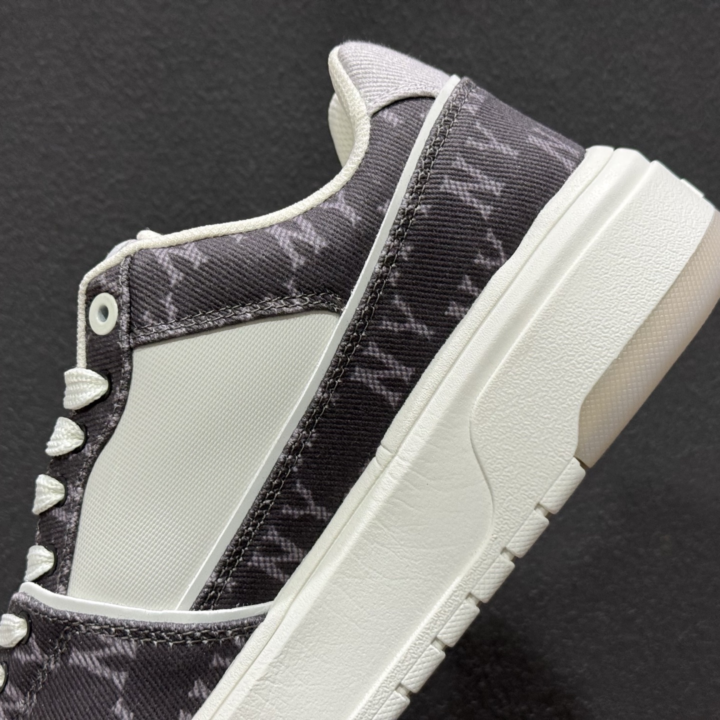 200 MLB CHUNKY LINER DENIM MONOGRAM SL 印刻老花 时尚舒适 休闲运动 防滑耐磨低帮学长鞋 3ASXM016N-102-Chinese UA Cheap High Quatity Brand Clothes Bags handbags Sneakers wholesale wholesaler seller from China Factory suppliers Fashion Clothing Shoes best Quality Beautiful Price 200 MLB CHUNKY LINER DENIM MONOGRAM SL 印刻老花 时尚舒适 休闲运动 防滑耐磨低帮学长鞋 3ASXM016N-102