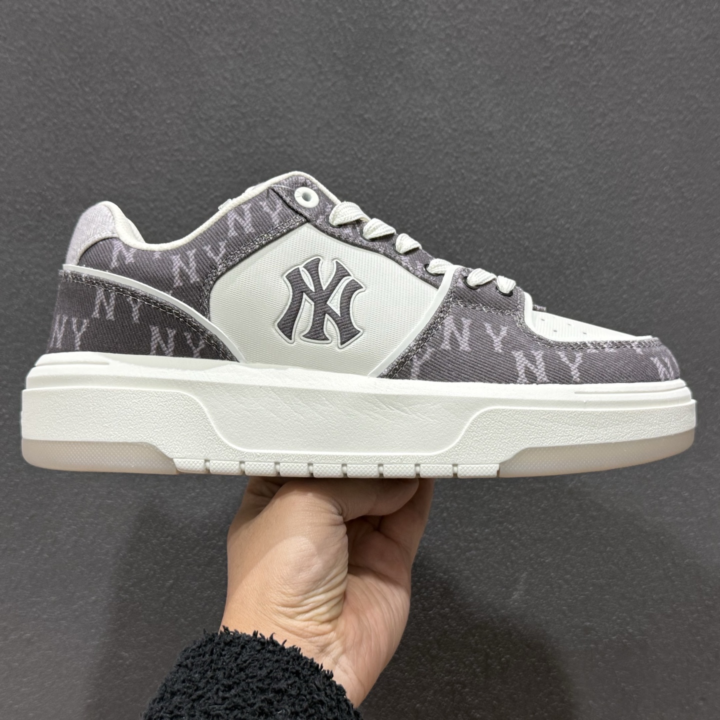 200 MLB CHUNKY LINER DENIM MONOGRAM SL 印刻老花 时尚舒适 休闲运动 防滑耐磨低帮学长鞋 3ASXM016N-102-Chinese UA Cheap High Quatity Brand Clothes Bags handbags Sneakers wholesale wholesaler seller from China Factory suppliers Fashion Clothing Shoes best Quality Beautiful Price 200 MLB CHUNKY LINER DENIM MONOGRAM SL 印刻老花 时尚舒适 休闲运动 防滑耐磨低帮学长鞋 3ASXM016N-102