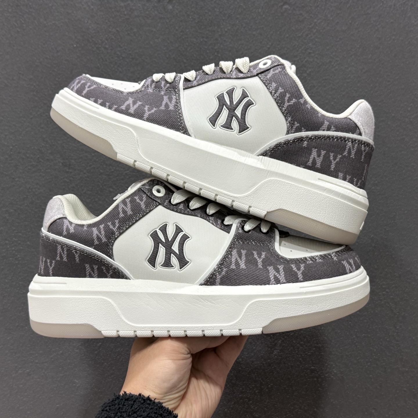 200 MLB CHUNKY LINER DENIM MONOGRAM SL 印刻老花 时尚舒适 休闲运动 防滑耐磨低帮学长鞋 3ASXM016N-102-Chinese UA Cheap High Quatity Brand Clothes Bags handbags Sneakers wholesale wholesaler seller from China Factory suppliers Fashion Clothing Shoes best Quality Beautiful Price 200 MLB CHUNKY LINER DENIM MONOGRAM SL 印刻老花 时尚舒适 休闲运动 防滑耐磨低帮学长鞋 3ASXM016N-102