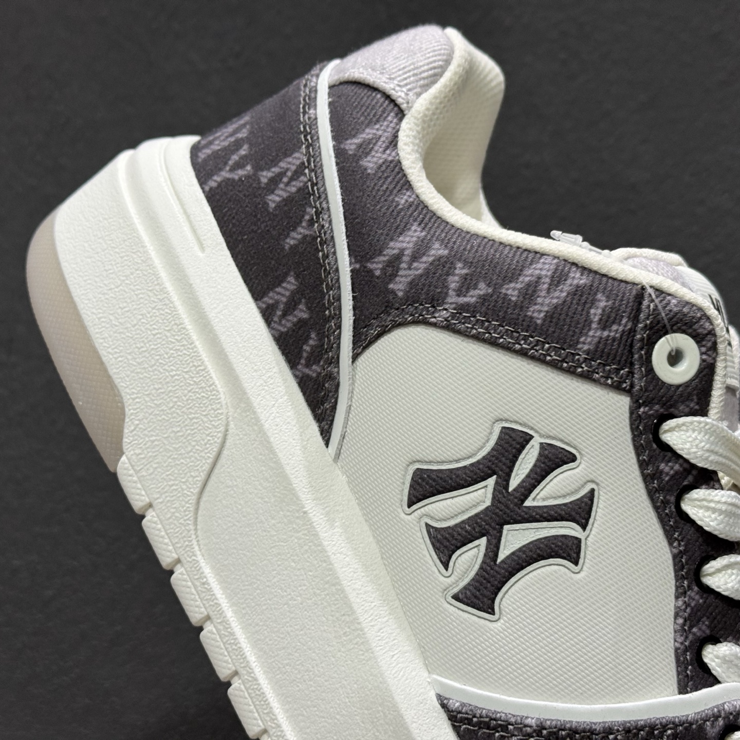200 MLB CHUNKY LINER DENIM MONOGRAM SL 印刻老花 时尚舒适 休闲运动 防滑耐磨低帮学长鞋 3ASXM016N-102-Chinese UA Cheap High Quatity Brand Clothes Bags handbags Sneakers wholesale wholesaler seller from China Factory suppliers Fashion Clothing Shoes best Quality Beautiful Price 200 MLB CHUNKY LINER DENIM MONOGRAM SL 印刻老花 时尚舒适 休闲运动 防滑耐磨低帮学长鞋 3ASXM016N-102