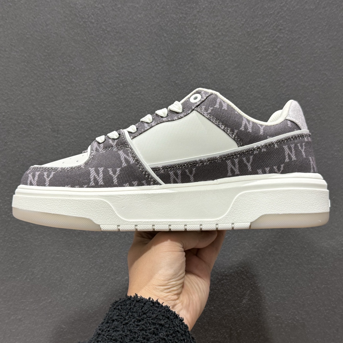 200 MLB CHUNKY LINER DENIM MONOGRAM SL 印刻老花 时尚舒适 休闲运动 防滑耐磨低帮学长鞋 3ASXM016N-102-Chinese UA Cheap High Quatity Brand Clothes Bags handbags Sneakers wholesale wholesaler seller from China Factory suppliers Fashion Clothing Shoes best Quality Beautiful Price 200 MLB CHUNKY LINER DENIM MONOGRAM SL 印刻老花 时尚舒适 休闲运动 防滑耐磨低帮学长鞋 3ASXM016N-102