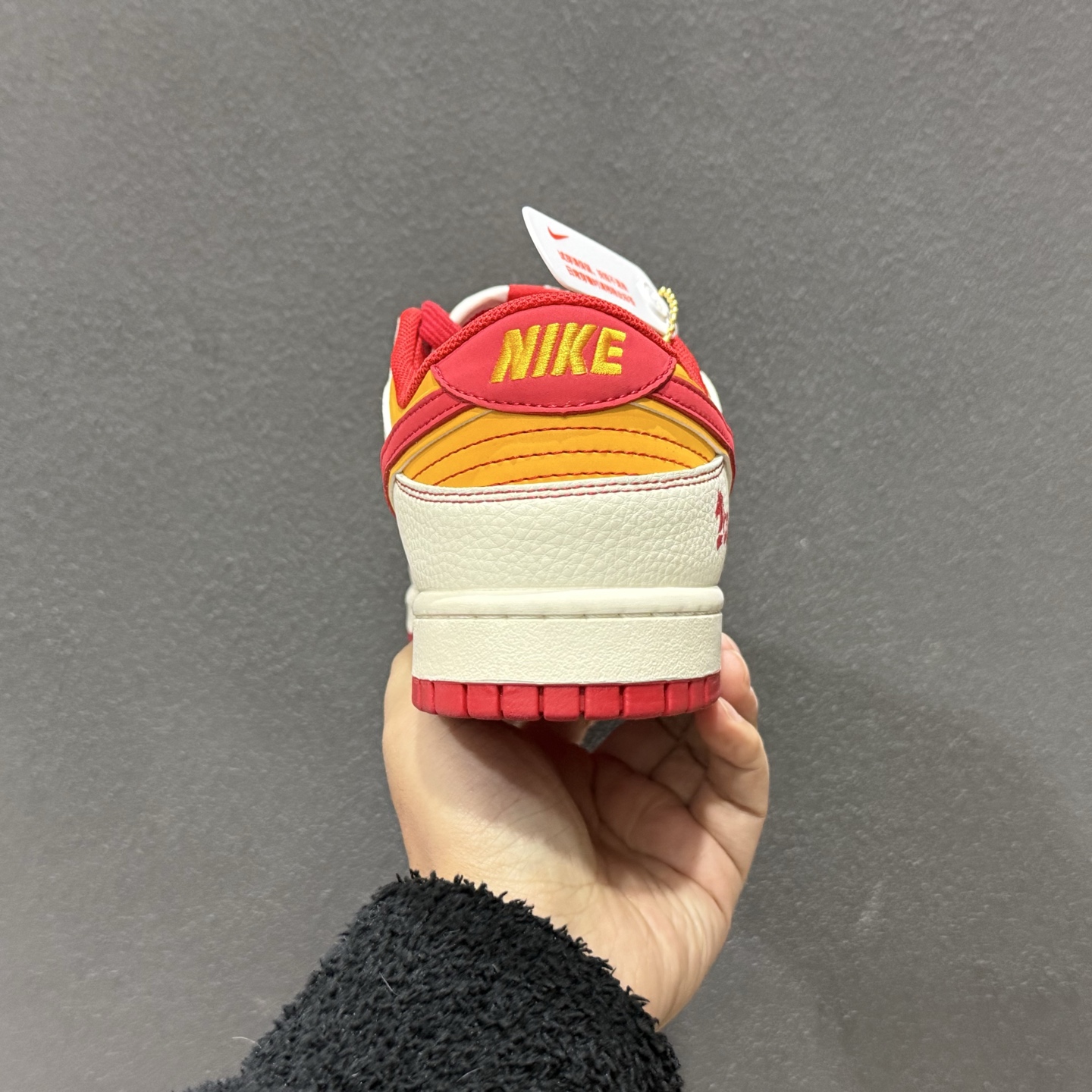 270 Nike SB Dunk Low 马年限定 这双鞋以炽热的红与温暖的橙为主色调 XT6998-111-Chinese UA Cheap High Quatity Brand Clothes Bags handbags Sneakers wholesale wholesaler seller from China Factory suppliers Fashion Clothing Shoes best Quality Beautiful Price 270 Nike SB Dunk Low 马年限定 这双鞋以炽热的红与温暖的橙为主色调 XT6998-111