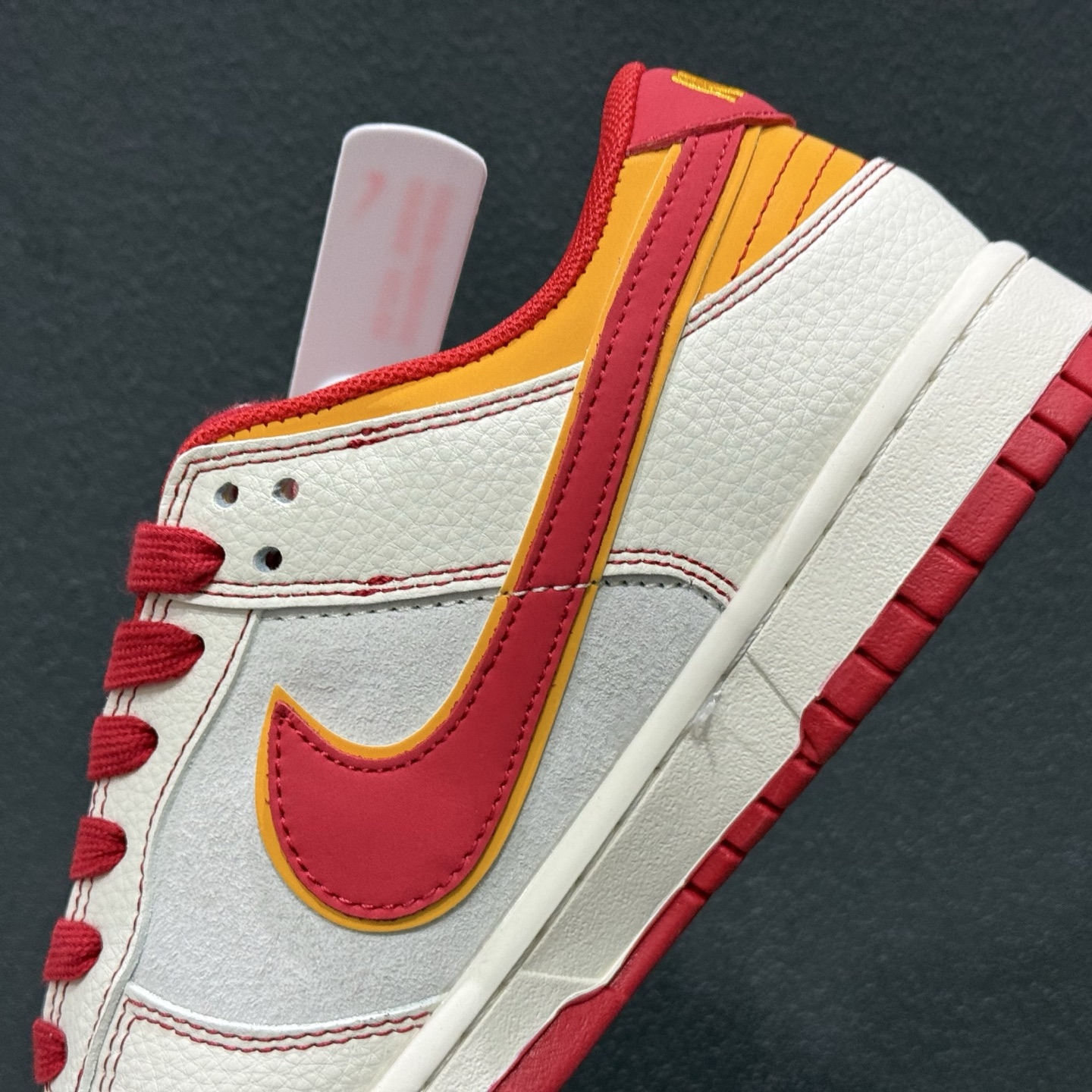 270 Nike SB Dunk Low 马年限定 这双鞋以炽热的红与温暖的橙为主色调 XT6998-111-Chinese UA Cheap High Quatity Brand Clothes Bags handbags Sneakers wholesale wholesaler seller from China Factory suppliers Fashion Clothing Shoes best Quality Beautiful Price 270 Nike SB Dunk Low 马年限定 这双鞋以炽热的红与温暖的橙为主色调 XT6998-111