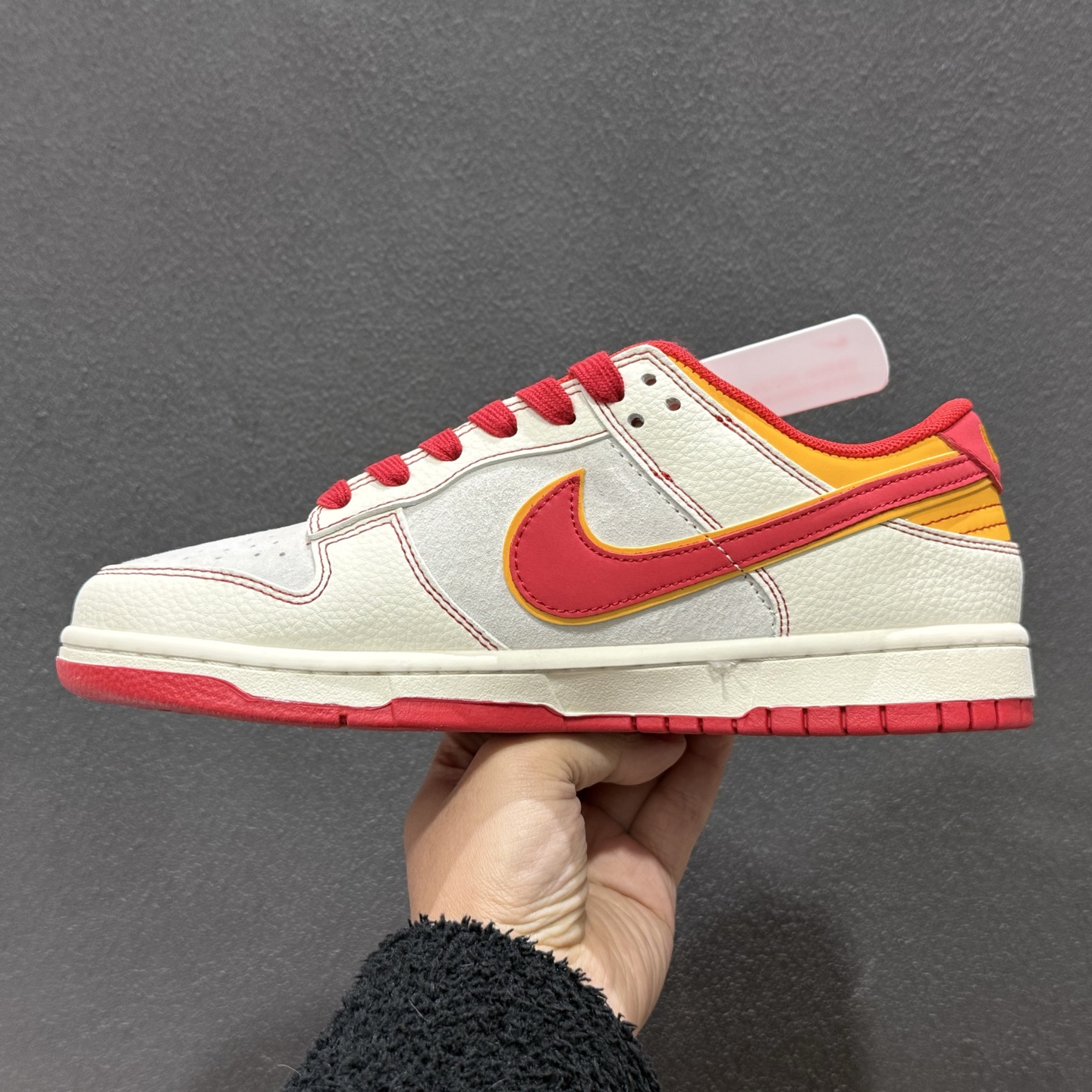 270 Nike SB Dunk Low 马年限定 这双鞋以炽热的红与温暖的橙为主色调 XT6998-111-Chinese UA Cheap High Quatity Brand Clothes Bags handbags Sneakers wholesale wholesaler seller from China Factory suppliers Fashion Clothing Shoes best Quality Beautiful Price 270 Nike SB Dunk Low 马年限定 这双鞋以炽热的红与温暖的橙为主色调 XT6998-111