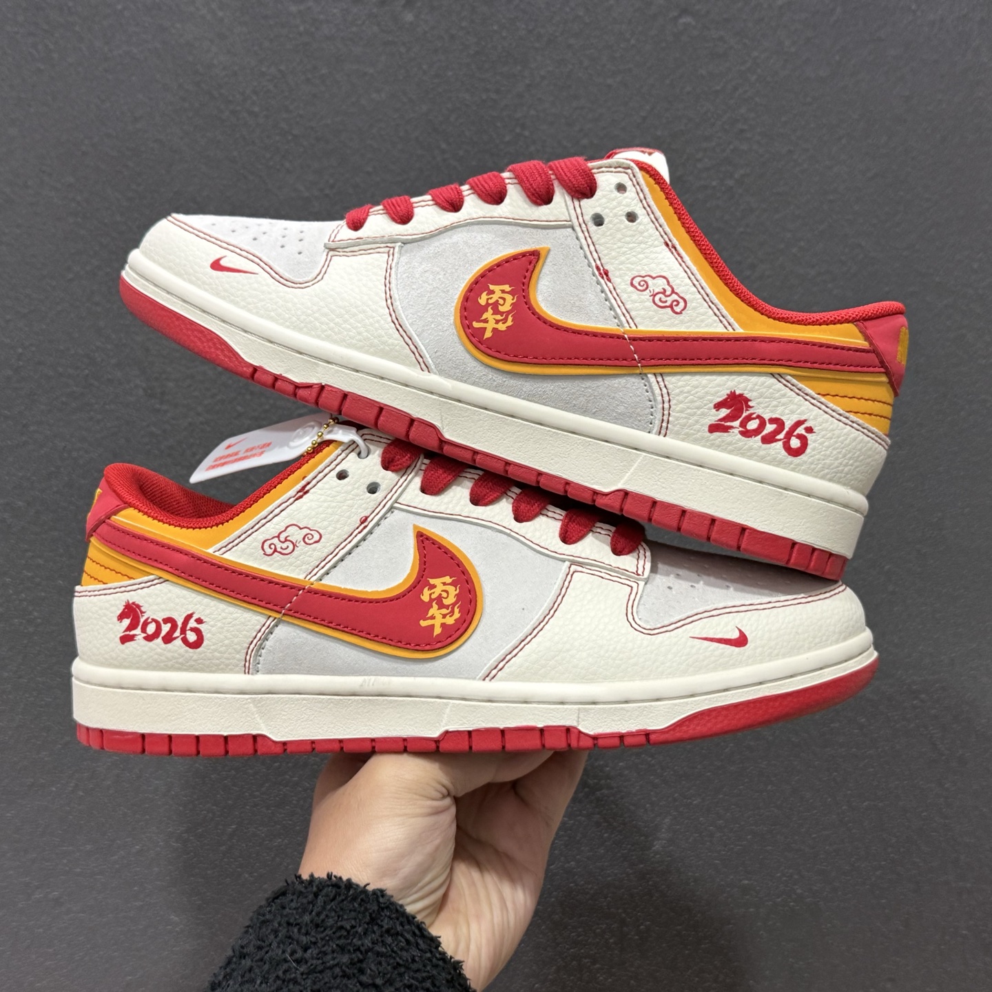 270 Nike SB Dunk Low 马年限定 这双鞋以炽热的红与温暖的橙为主色调 XT6998-111-Chinese UA Cheap High Quatity Brand Clothes Bags handbags Sneakers wholesale wholesaler seller from China Factory suppliers Fashion Clothing Shoes best Quality Beautiful Price 270 Nike SB Dunk Low 马年限定 这双鞋以炽热的红与温暖的橙为主色调 XT6998-111