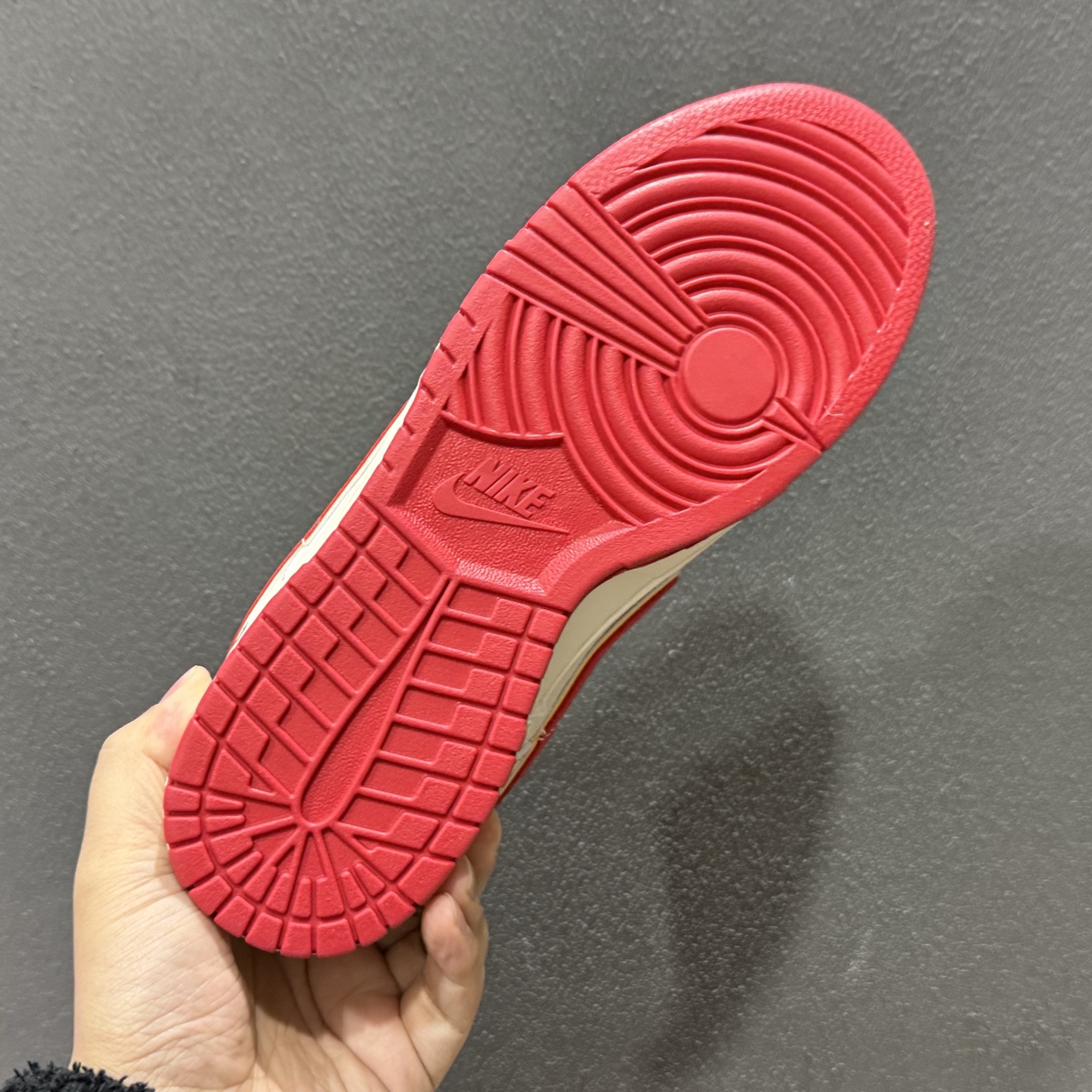 270 Nike SB Dunk Low 马年限定 这双鞋以炽热的红与温暖的橙为主色调 XT6998-111-Chinese UA Cheap High Quatity Brand Clothes Bags handbags Sneakers wholesale wholesaler seller from China Factory suppliers Fashion Clothing Shoes best Quality Beautiful Price 270 Nike SB Dunk Low 马年限定 这双鞋以炽热的红与温暖的橙为主色调 XT6998-111
