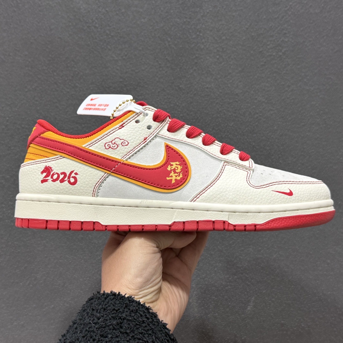 270 Nike SB Dunk Low 马年限定 这双鞋以炽热的红与温暖的橙为主色调 XT6998-111-Chinese UA Cheap High Quatity Brand Clothes Bags handbags Sneakers wholesale wholesaler seller from China Factory suppliers Fashion Clothing Shoes best Quality Beautiful Price 270 Nike SB Dunk Low 马年限定 这双鞋以炽热的红与温暖的橙为主色调 XT6998-111