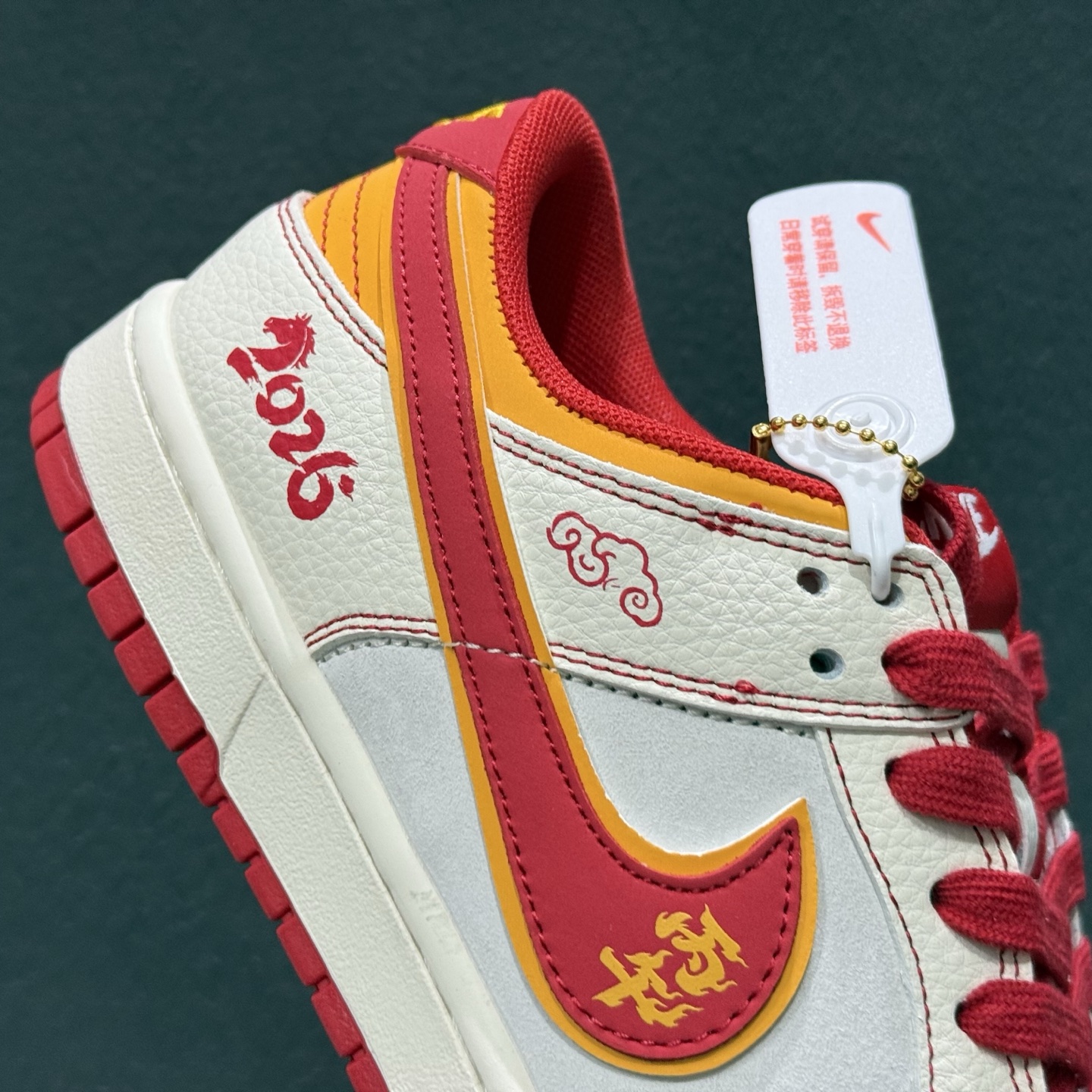 270 Nike SB Dunk Low 马年限定 这双鞋以炽热的红与温暖的橙为主色调 XT6998-111-Chinese UA Cheap High Quatity Brand Clothes Bags handbags Sneakers wholesale wholesaler seller from China Factory suppliers Fashion Clothing Shoes best Quality Beautiful Price 270 Nike SB Dunk Low 马年限定 这双鞋以炽热的红与温暖的橙为主色调 XT6998-111