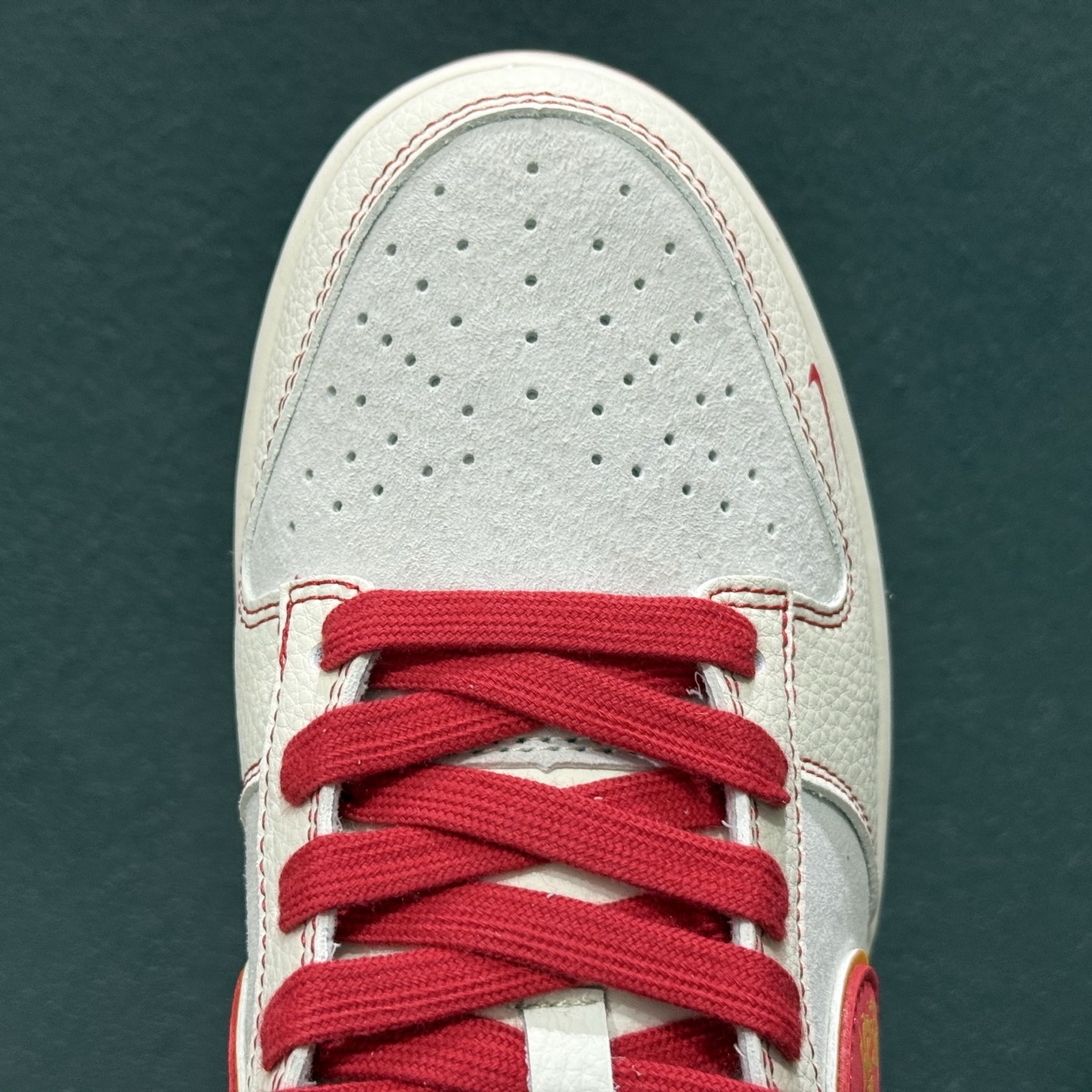 270 Nike SB Dunk Low 马年限定 这双鞋以炽热的红与温暖的橙为主色调 XT6998-111-Chinese UA Cheap High Quatity Brand Clothes Bags handbags Sneakers wholesale wholesaler seller from China Factory suppliers Fashion Clothing Shoes best Quality Beautiful Price 270 Nike SB Dunk Low 马年限定 这双鞋以炽热的红与温暖的橙为主色调 XT6998-111