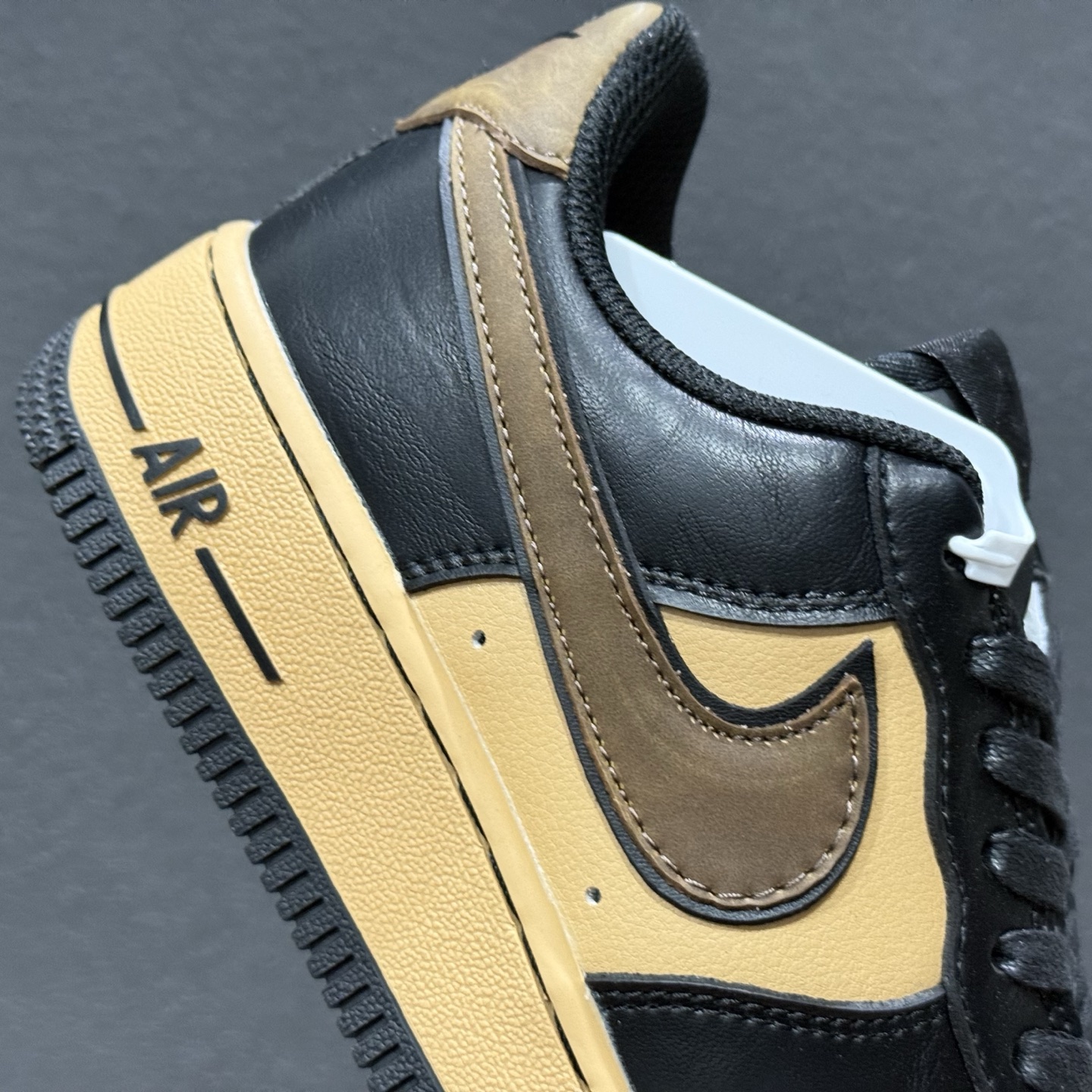 260 Nike Air Force 1'07 Low 墨棕玄砂 空军一号低帮休闲板鞋 FB8878-200
