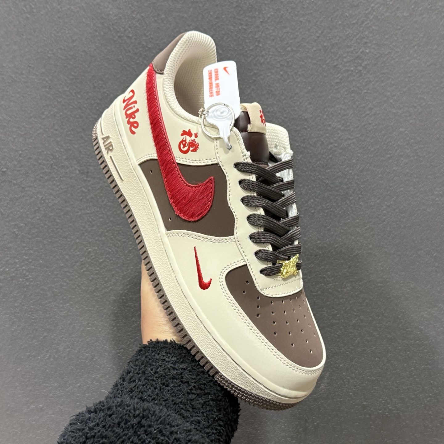 260 Nike Air Force 1'07 Low 马年限定 马上有福 空军一号低帮休闲板鞋 NH0601-517-Chinese UA Cheap High Quatity Brand Clothes Bags handbags Sneakers wholesale wholesaler seller from China Factory suppliers Fashion Clothing Shoes best Quality Beautiful Price 260 Nike Air Force 1'07 Low 马年限定 马上有福 空军一号低帮休闲板鞋 NH0601-517