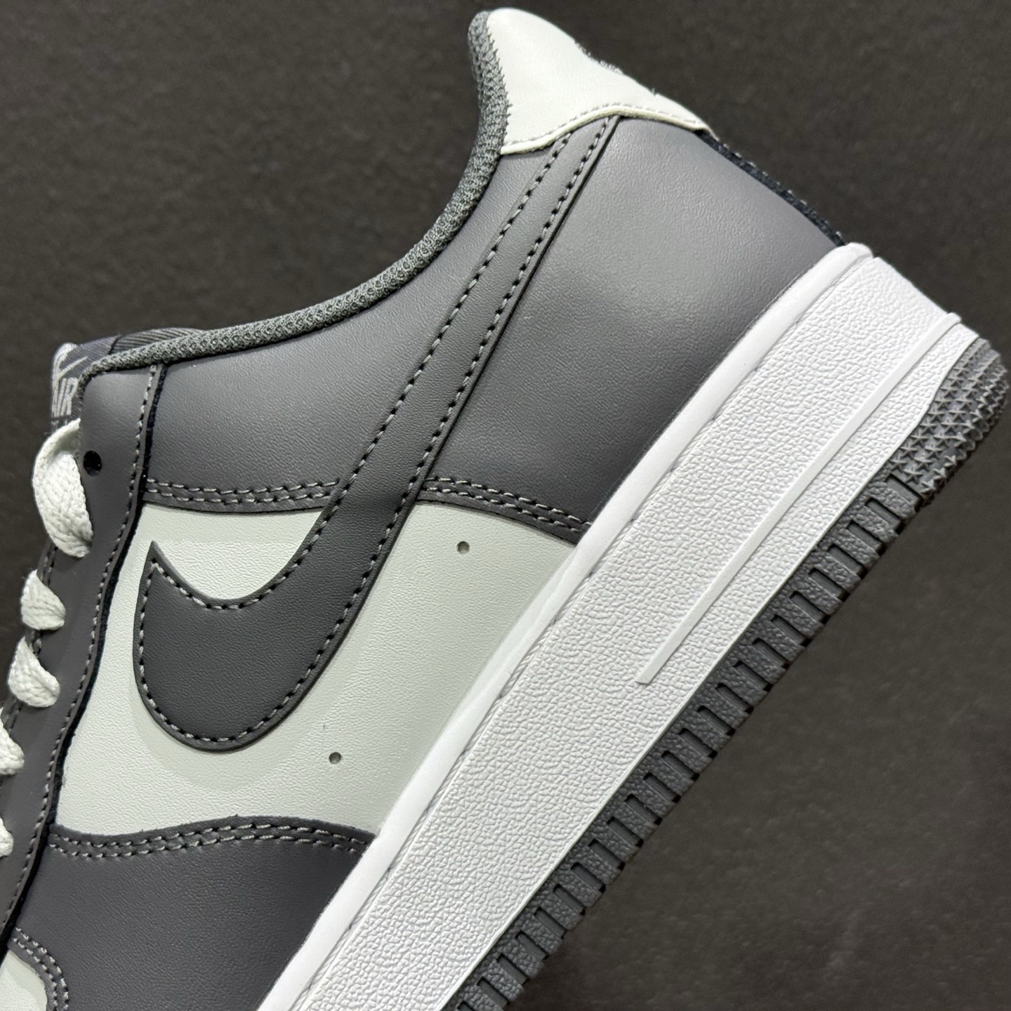 200 Nike Air Force 1'07 Low 空军一号低帮休闲板鞋 FJ4146-004-Chinese UA Cheap High Quatity Brand Clothes Bags handbags Sneakers wholesale wholesaler seller from China Factory suppliers Fashion Clothing Shoes best Quality Beautiful Price 200 Nike Air Force 1'07 Low 空军一号低帮休闲板鞋 FJ4146-004