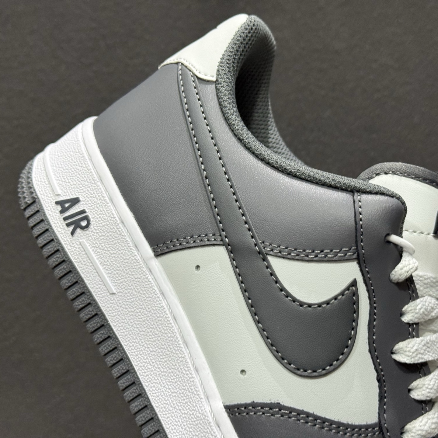 200 Nike Air Force 1'07 Low 空军一号低帮休闲板鞋 FJ4146-004-Chinese UA Cheap High Quatity Brand Clothes Bags handbags Sneakers wholesale wholesaler seller from China Factory suppliers Fashion Clothing Shoes best Quality Beautiful Price 200 Nike Air Force 1'07 Low 空军一号低帮休闲板鞋 FJ4146-004