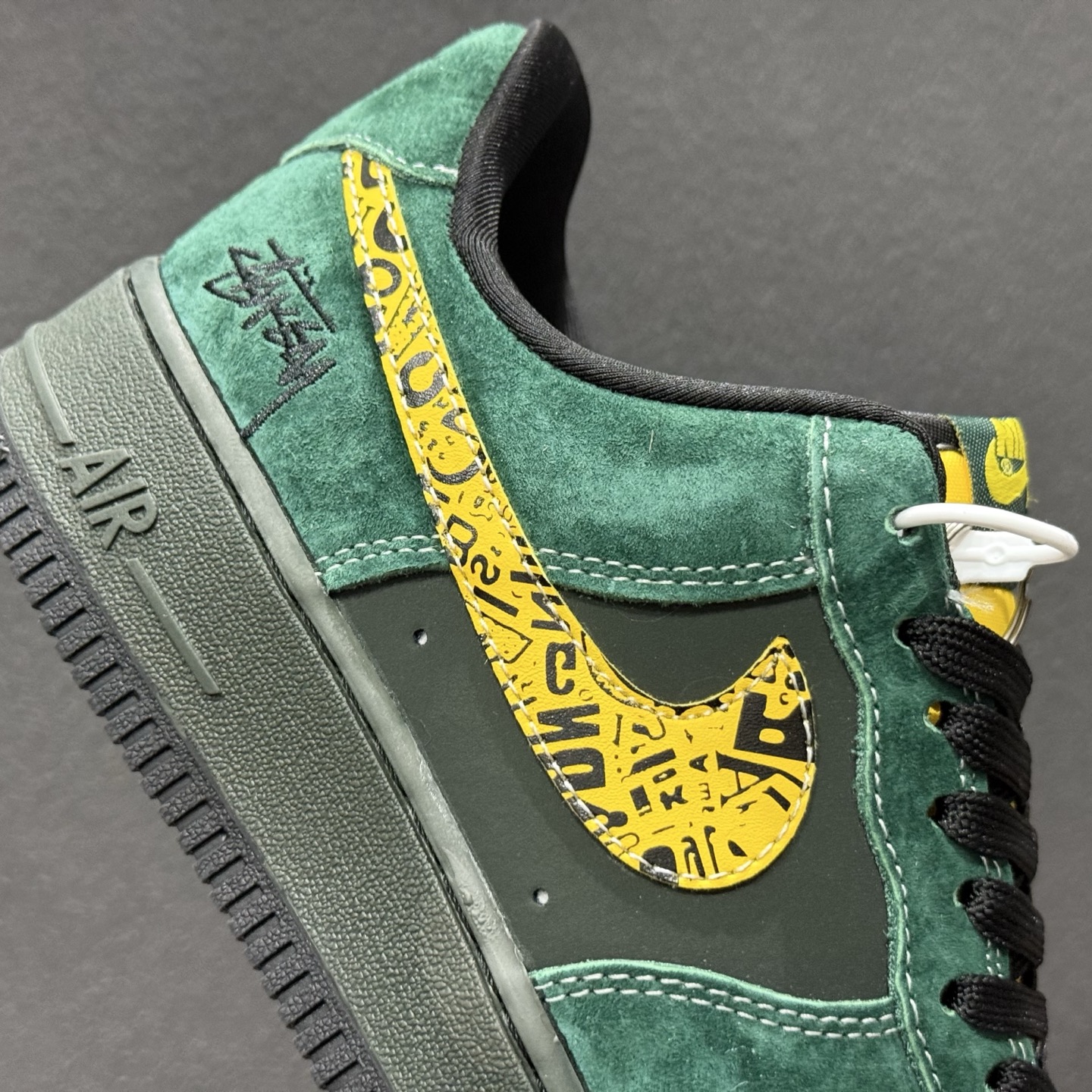 260 Nike Air Force 1 Low × Stüssy 墨绿联名款｜街头经典的质感重生 XL1979-137