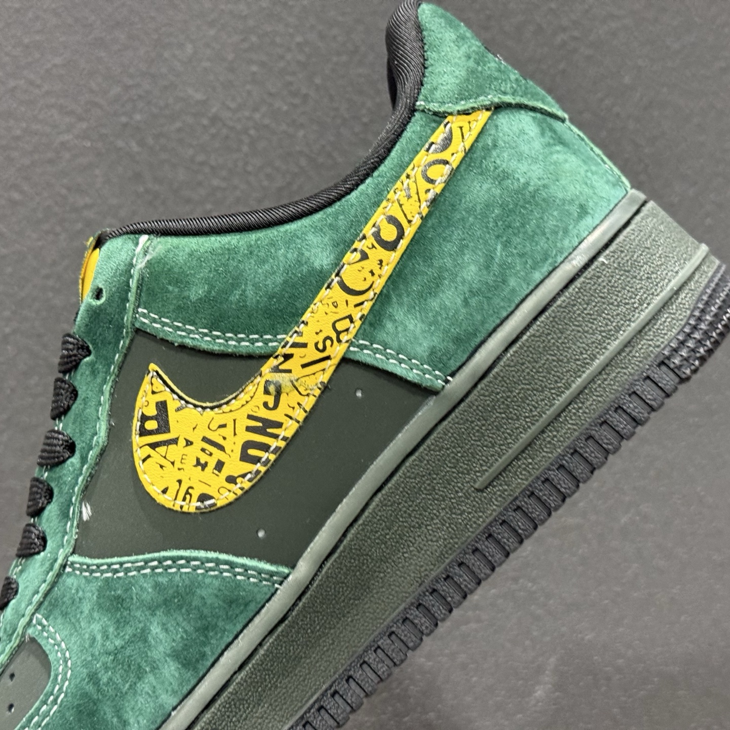 260 Nike Air Force 1 Low × Stüssy 墨绿联名款｜街头经典的质感重生 XL1979-137