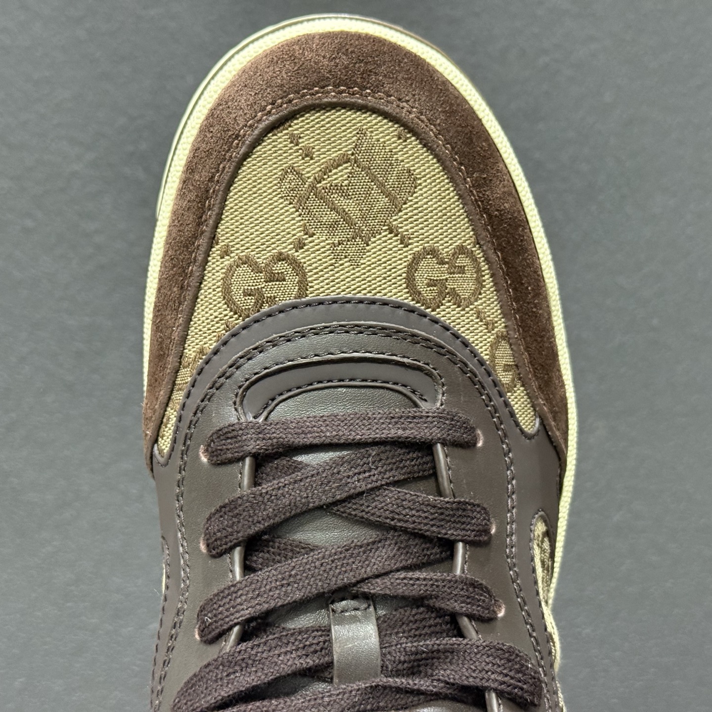 420 古驰Gucci Re-Web Leather Sneakers 系列低帮复古百搭训练休闲运动小白板鞋“皮革米白乌木色GG红绿标牌-Chinese UA Cheap High Quatity Brand Clothes Bags handbags Sneakers wholesale wholesaler seller from China Factory suppliers Fashion Clothing Shoes best Quality Beautiful Price 420 古驰Gucci Re-Web Leather Sneakers 系列低帮复古百搭训练休闲运动小白板鞋“皮革米白乌木色GG红绿标牌