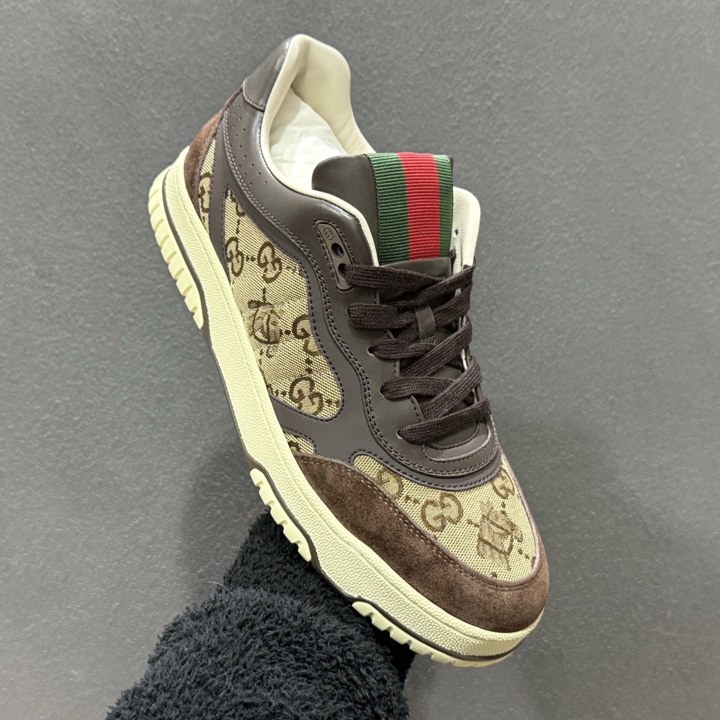420 古驰Gucci Re-Web Leather Sneakers 系列低帮复古百搭训练休闲运动小白板鞋“皮革米白乌木色GG红绿标牌-Chinese UA Cheap High Quatity Brand Clothes Bags handbags Sneakers wholesale wholesaler seller from China Factory suppliers Fashion Clothing Shoes best Quality Beautiful Price 420 古驰Gucci Re-Web Leather Sneakers 系列低帮复古百搭训练休闲运动小白板鞋“皮革米白乌木色GG红绿标牌
