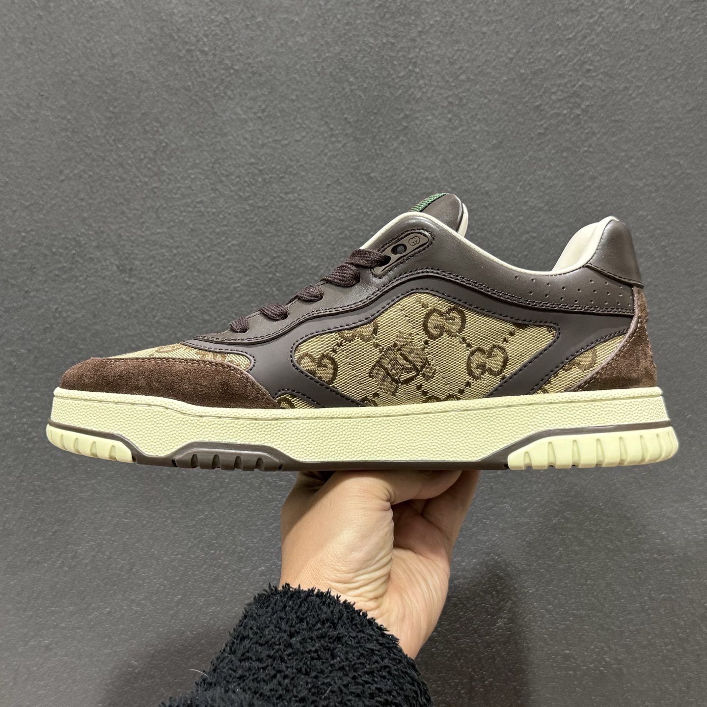 420 古驰Gucci Re-Web Leather Sneakers 系列低帮复古百搭训练休闲运动小白板鞋“皮革米白乌木色GG红绿标牌-Chinese UA Cheap High Quatity Brand Clothes Bags handbags Sneakers wholesale wholesaler seller from China Factory suppliers Fashion Clothing Shoes best Quality Beautiful Price 420 古驰Gucci Re-Web Leather Sneakers 系列低帮复古百搭训练休闲运动小白板鞋“皮革米白乌木色GG红绿标牌