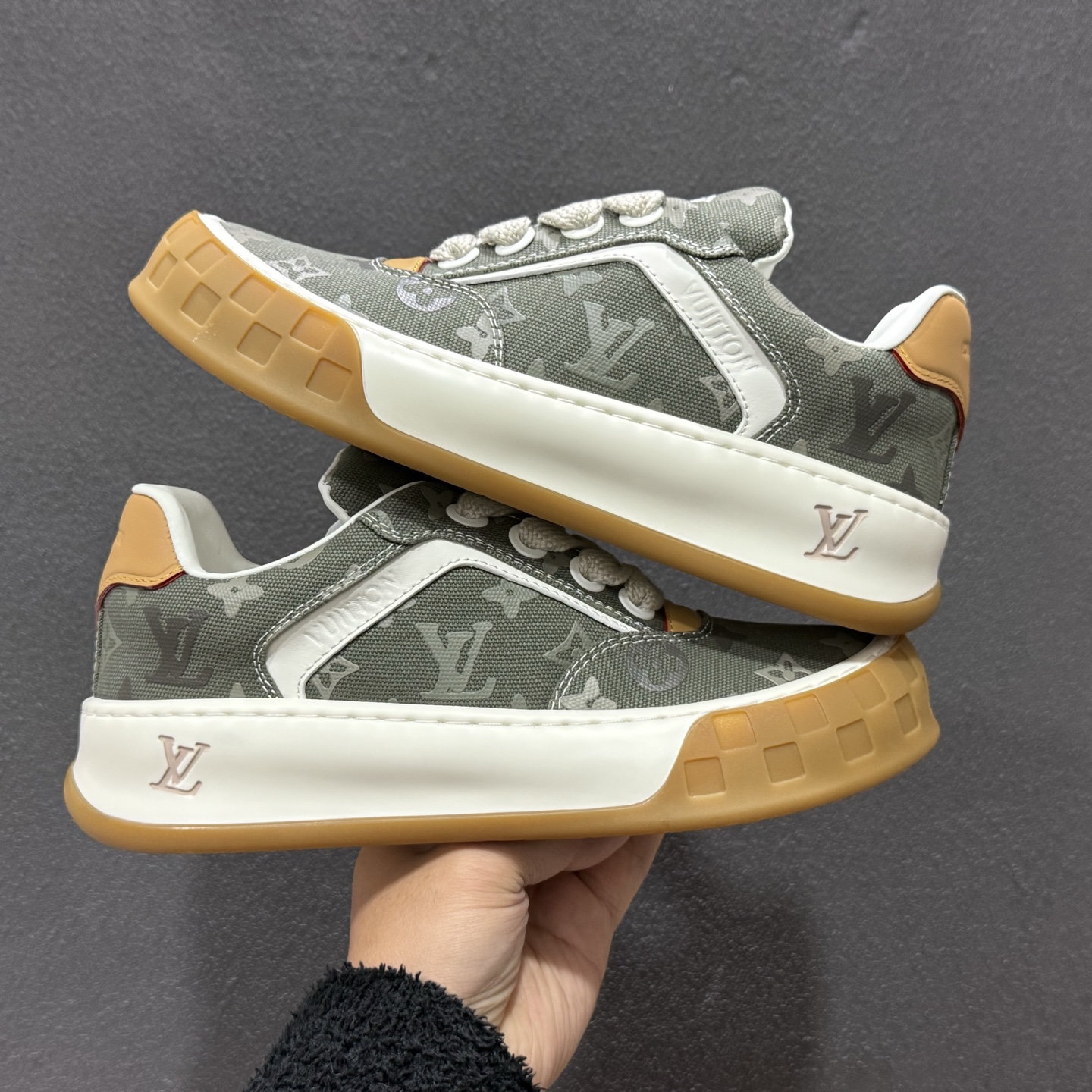 380 LOUIS VUITTON skate sneaker 2025 秋冬男士系列 Classic 牛皮革 圆头系带 低帮 生活休闲鞋-Chinese UA Cheap High Quatity Brand Clothes Bags handbags Sneakers wholesale wholesaler seller from China Factory suppliers Fashion Clothing Shoes best Quality Beautiful Price 380 LOUIS VUITTON skate sneaker 2025 秋冬男士系列 Classic 牛皮革 圆头系带 低帮 生活休闲鞋