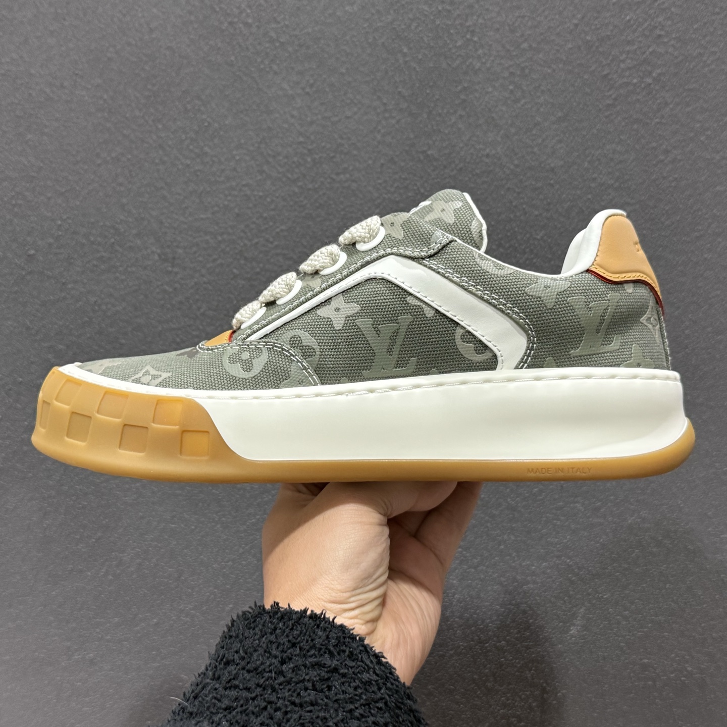 380 LOUIS VUITTON skate sneaker 2025 秋冬男士系列 Classic 牛皮革 圆头系带 低帮 生活休闲鞋-Chinese UA Cheap High Quatity Brand Clothes Bags handbags Sneakers wholesale wholesaler seller from China Factory suppliers Fashion Clothing Shoes best Quality Beautiful Price 380 LOUIS VUITTON skate sneaker 2025 秋冬男士系列 Classic 牛皮革 圆头系带 低帮 生活休闲鞋