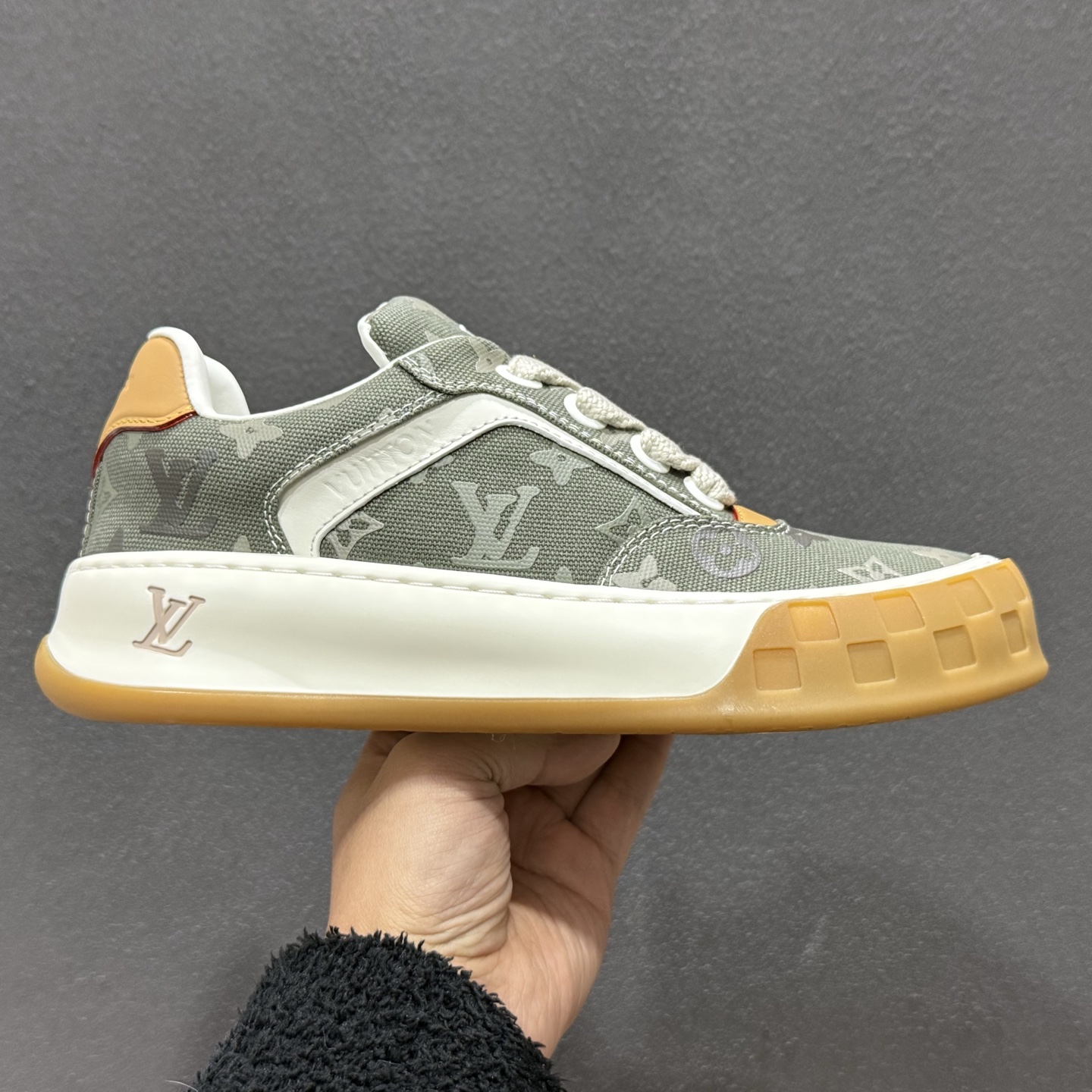 380 LOUIS VUITTON skate sneaker 2025 秋冬男士系列 Classic 牛皮革 圆头系带 低帮 生活休闲鞋-Chinese UA Cheap High Quatity Brand Clothes Bags handbags Sneakers wholesale wholesaler seller from China Factory suppliers Fashion Clothing Shoes best Quality Beautiful Price 380 LOUIS VUITTON skate sneaker 2025 秋冬男士系列 Classic 牛皮革 圆头系带 低帮 生活休闲鞋