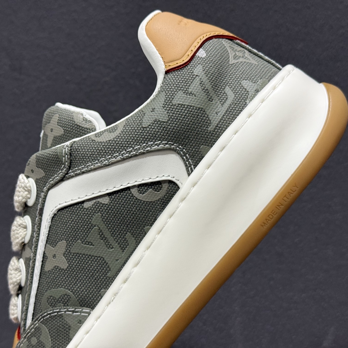 380 LOUIS VUITTON skate sneaker 2025 秋冬男士系列 Classic 牛皮革 圆头系带 低帮 生活休闲鞋-Chinese UA Cheap High Quatity Brand Clothes Bags handbags Sneakers wholesale wholesaler seller from China Factory suppliers Fashion Clothing Shoes best Quality Beautiful Price 380 LOUIS VUITTON skate sneaker 2025 秋冬男士系列 Classic 牛皮革 圆头系带 低帮 生活休闲鞋