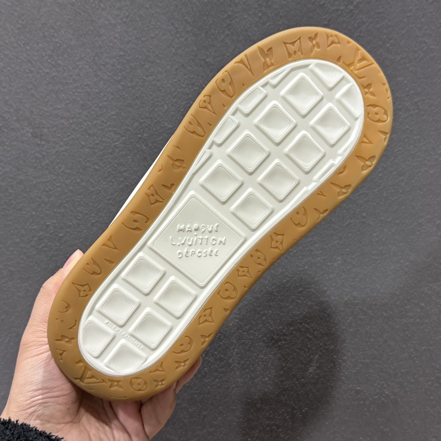 380 LOUIS VUITTON skate sneaker 2025 秋冬男士系列 Classic 牛皮革 圆头系带 低帮 生活休闲鞋-Chinese UA Cheap High Quatity Brand Clothes Bags handbags Sneakers wholesale wholesaler seller from China Factory suppliers Fashion Clothing Shoes best Quality Beautiful Price 380 LOUIS VUITTON skate sneaker 2025 秋冬男士系列 Classic 牛皮革 圆头系带 低帮 生活休闲鞋