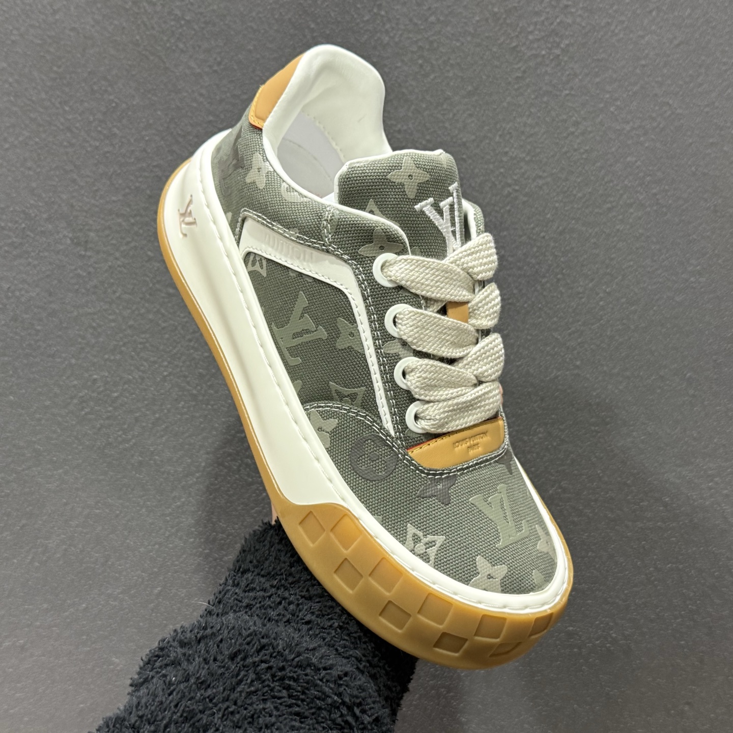 380 LOUIS VUITTON skate sneaker 2025 秋冬男士系列 Classic 牛皮革 圆头系带 低帮 生活休闲鞋-Chinese UA Cheap High Quatity Brand Clothes Bags handbags Sneakers wholesale wholesaler seller from China Factory suppliers Fashion Clothing Shoes best Quality Beautiful Price 380 LOUIS VUITTON skate sneaker 2025 秋冬男士系列 Classic 牛皮革 圆头系带 低帮 生活休闲鞋