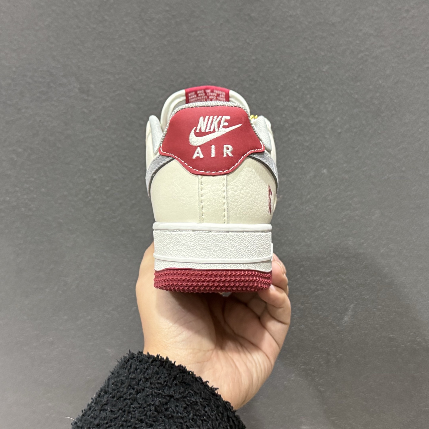 260 Nike Air Force 1 Low 2026 马年限定款 鞋侧带有红色马形标识 XT6998-103-Chinese UA Cheap High Quatity Brand Clothes Bags handbags Sneakers wholesale wholesaler seller from China Factory suppliers Fashion Clothing Shoes best Quality Beautiful Price 260 Nike Air Force 1 Low 2026 马年限定款 鞋侧带有红色马形标识 XT6998-103