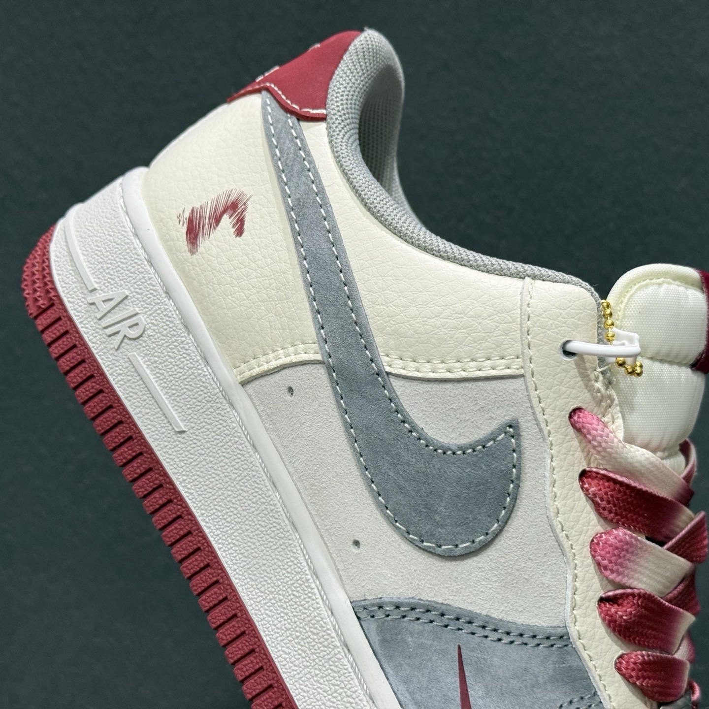 260 Nike Air Force 1 Low 2026 马年限定款 鞋侧带有红色马形标识 XT6998-103-Chinese UA Cheap High Quatity Brand Clothes Bags handbags Sneakers wholesale wholesaler seller from China Factory suppliers Fashion Clothing Shoes best Quality Beautiful Price 260 Nike Air Force 1 Low 2026 马年限定款 鞋侧带有红色马形标识 XT6998-103