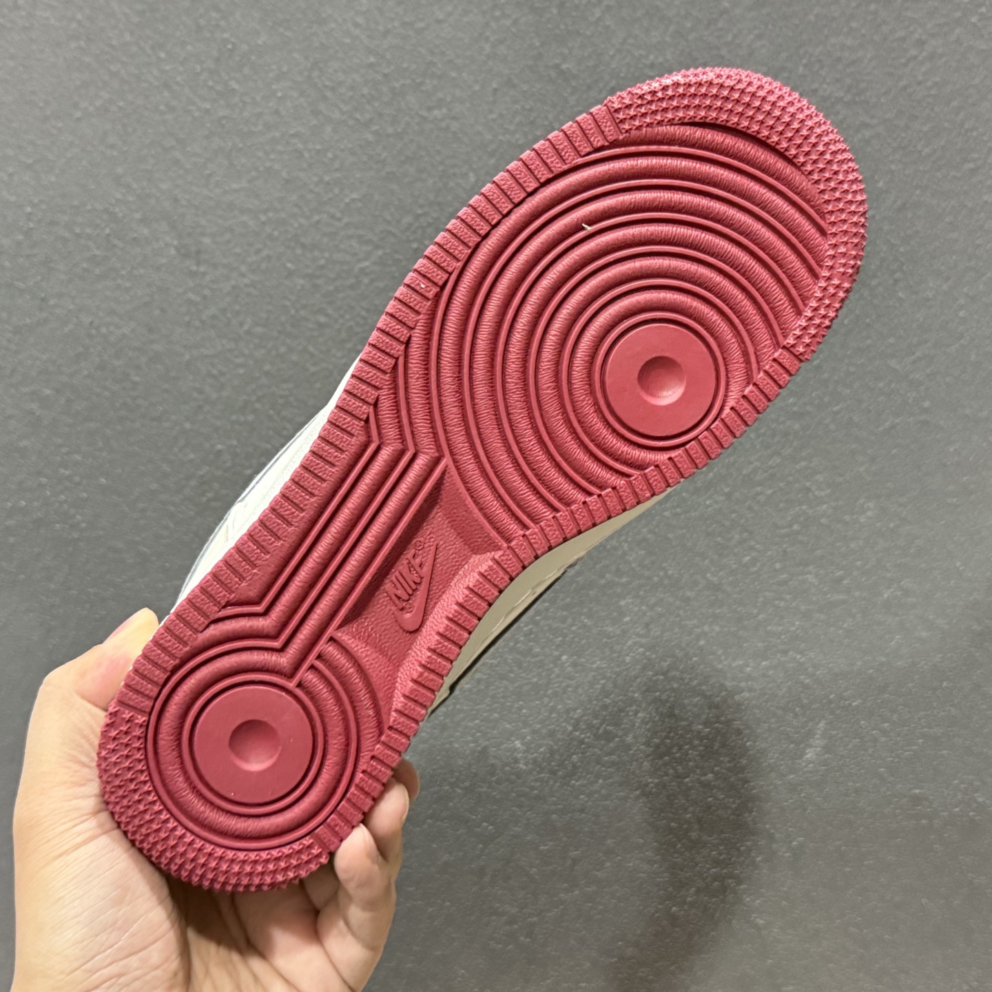 260 Nike Air Force 1 Low 2026 马年限定款 鞋侧带有红色马形标识 XT6998-103-Chinese UA Cheap High Quatity Brand Clothes Bags handbags Sneakers wholesale wholesaler seller from China Factory suppliers Fashion Clothing Shoes best Quality Beautiful Price 260 Nike Air Force 1 Low 2026 马年限定款 鞋侧带有红色马形标识 XT6998-103