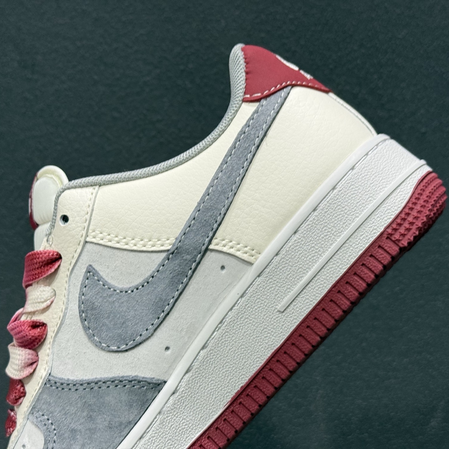 260 Nike Air Force 1 Low 2026 马年限定款 鞋侧带有红色马形标识 XT6998-103-Chinese UA Cheap High Quatity Brand Clothes Bags handbags Sneakers wholesale wholesaler seller from China Factory suppliers Fashion Clothing Shoes best Quality Beautiful Price 260 Nike Air Force 1 Low 2026 马年限定款 鞋侧带有红色马形标识 XT6998-103