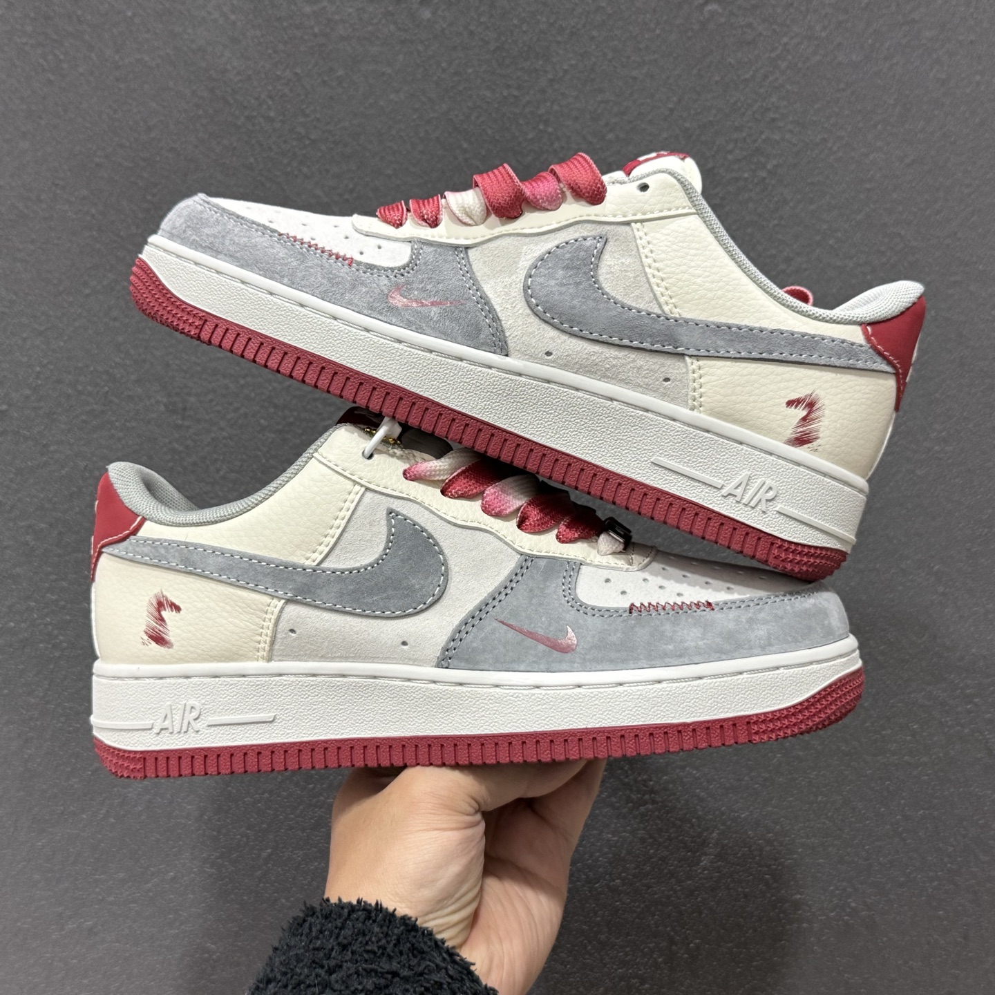 260 Nike Air Force 1 Low 2026 马年限定款 鞋侧带有红色马形标识 XT6998-103-Chinese UA Cheap High Quatity Brand Clothes Bags handbags Sneakers wholesale wholesaler seller from China Factory suppliers Fashion Clothing Shoes best Quality Beautiful Price 260 Nike Air Force 1 Low 2026 马年限定款 鞋侧带有红色马形标识 XT6998-103