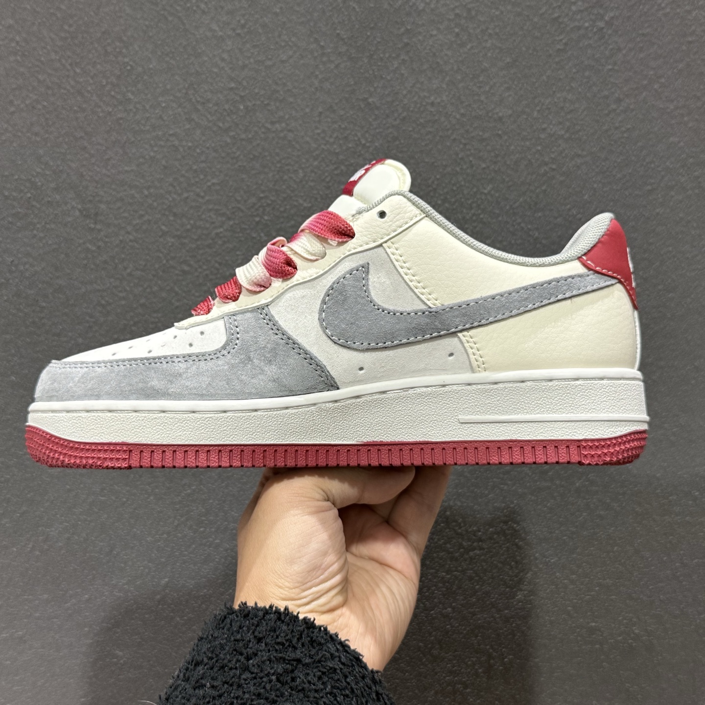 260 Nike Air Force 1 Low 2026 马年限定款 鞋侧带有红色马形标识 XT6998-103-Chinese UA Cheap High Quatity Brand Clothes Bags handbags Sneakers wholesale wholesaler seller from China Factory suppliers Fashion Clothing Shoes best Quality Beautiful Price 260 Nike Air Force 1 Low 2026 马年限定款 鞋侧带有红色马形标识 XT6998-103