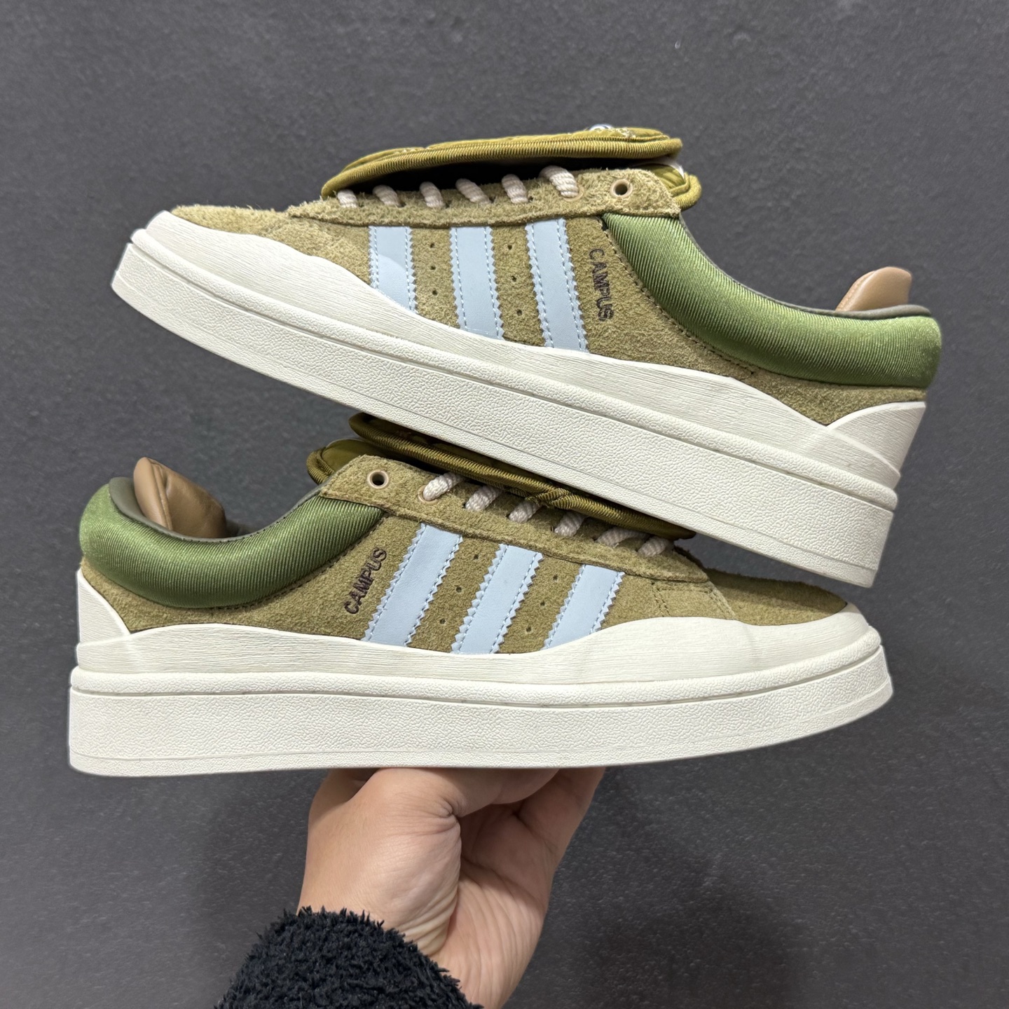 200 Bad Bunny x Adidas Campus 坏痞兔联名 阿迪达斯 低帮百搭潮流休闲运动板鞋 ID7950-132-Chinese UA Cheap High Quatity Brand Clothes Bags handbags Sneakers wholesale wholesaler seller from China Factory suppliers Fashion Clothing Shoes best Quality Beautiful Price 200 Bad Bunny x Adidas Campus 坏痞兔联名 阿迪达斯 低帮百搭潮流休闲运动板鞋 ID7950-132