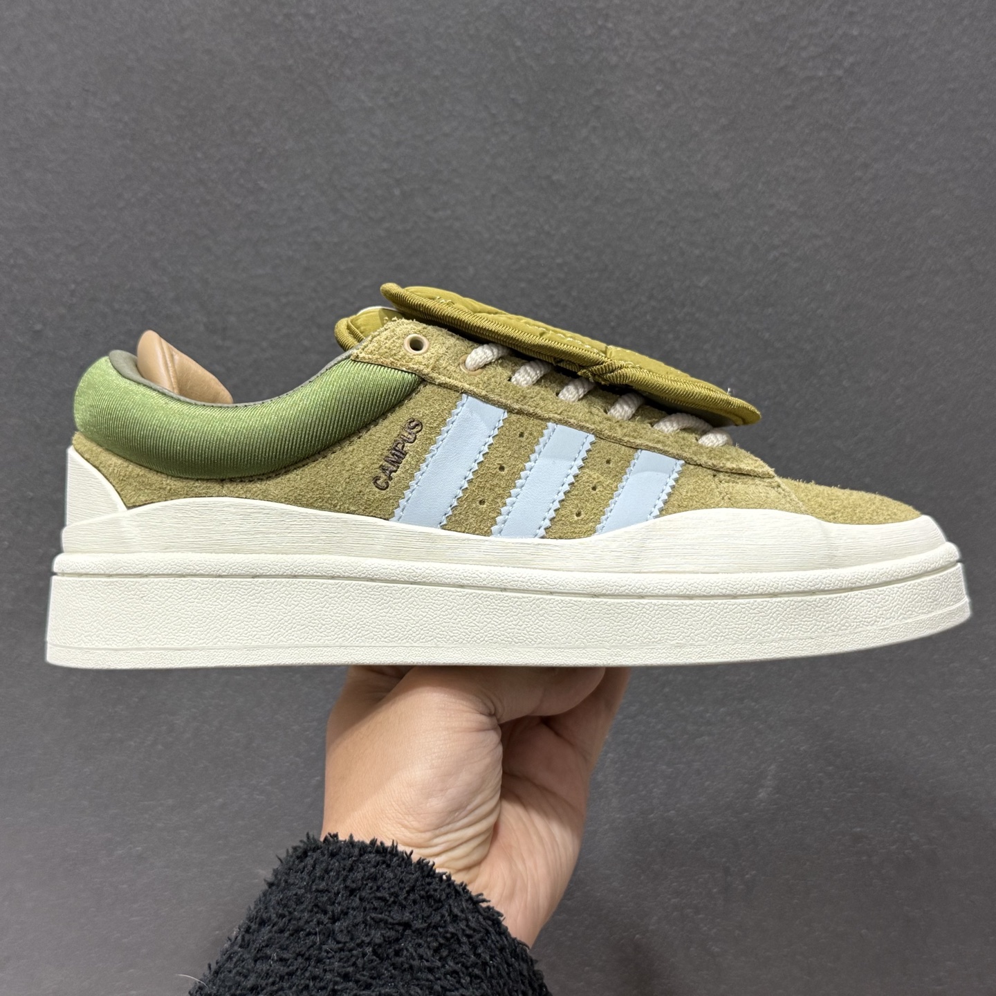 200 Bad Bunny x Adidas Campus 坏痞兔联名 阿迪达斯 低帮百搭潮流休闲运动板鞋 ID7950-132-Chinese UA Cheap High Quatity Brand Clothes Bags handbags Sneakers wholesale wholesaler seller from China Factory suppliers Fashion Clothing Shoes best Quality Beautiful Price 200 Bad Bunny x Adidas Campus 坏痞兔联名 阿迪达斯 低帮百搭潮流休闲运动板鞋 ID7950-132