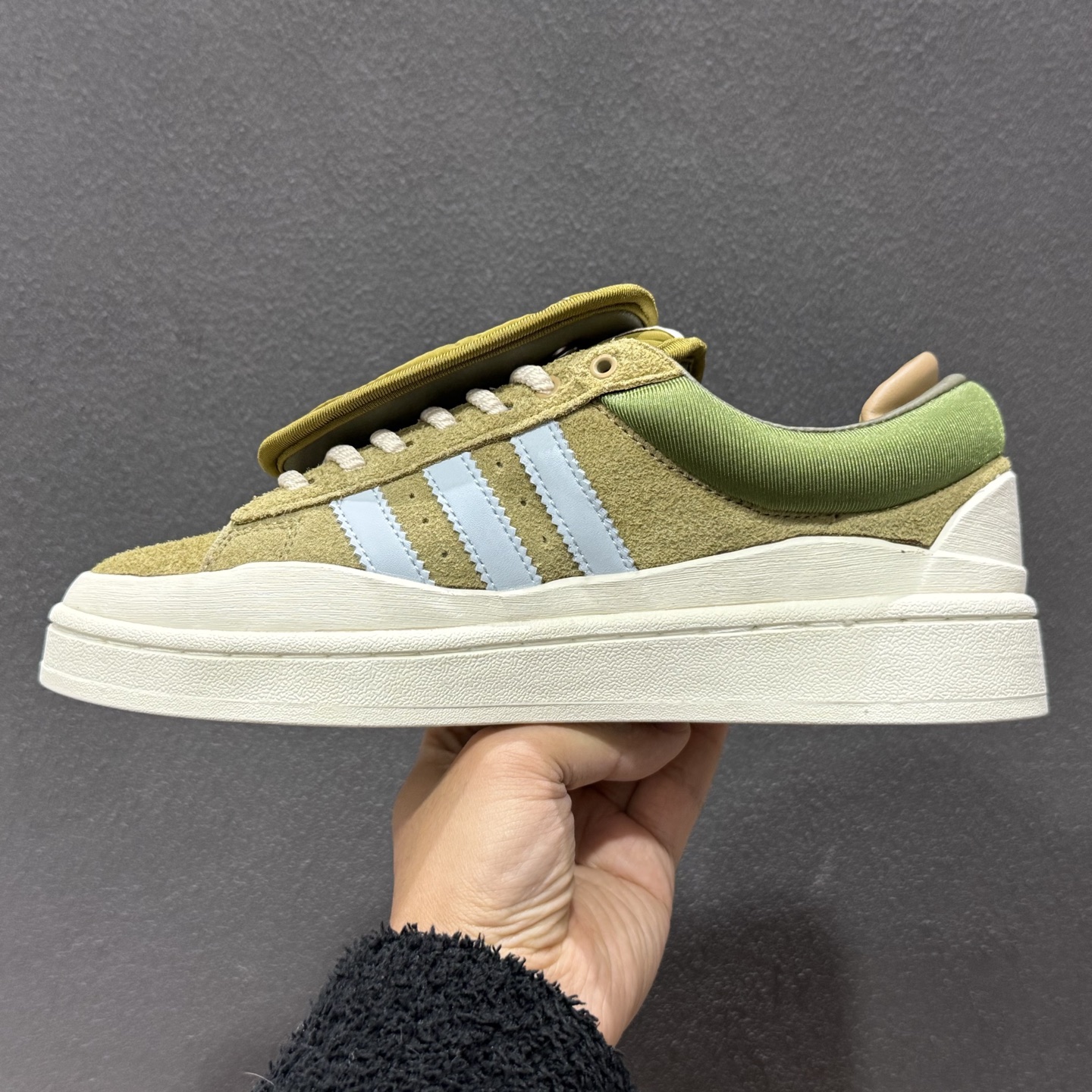 200 Bad Bunny x Adidas Campus 坏痞兔联名 阿迪达斯 低帮百搭潮流休闲运动板鞋 ID7950-132-Chinese UA Cheap High Quatity Brand Clothes Bags handbags Sneakers wholesale wholesaler seller from China Factory suppliers Fashion Clothing Shoes best Quality Beautiful Price 200 Bad Bunny x Adidas Campus 坏痞兔联名 阿迪达斯 低帮百搭潮流休闲运动板鞋 ID7950-132
