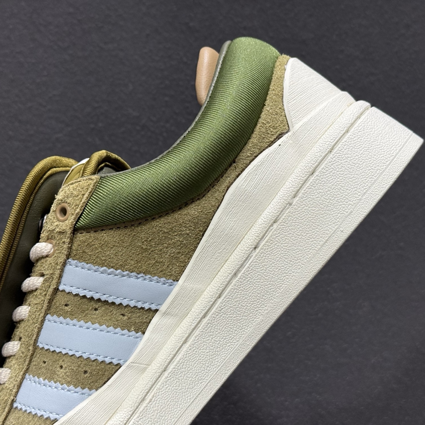 200 Bad Bunny x Adidas Campus 坏痞兔联名 阿迪达斯 低帮百搭潮流休闲运动板鞋 ID7950-132-Chinese UA Cheap High Quatity Brand Clothes Bags handbags Sneakers wholesale wholesaler seller from China Factory suppliers Fashion Clothing Shoes best Quality Beautiful Price 200 Bad Bunny x Adidas Campus 坏痞兔联名 阿迪达斯 低帮百搭潮流休闲运动板鞋 ID7950-132