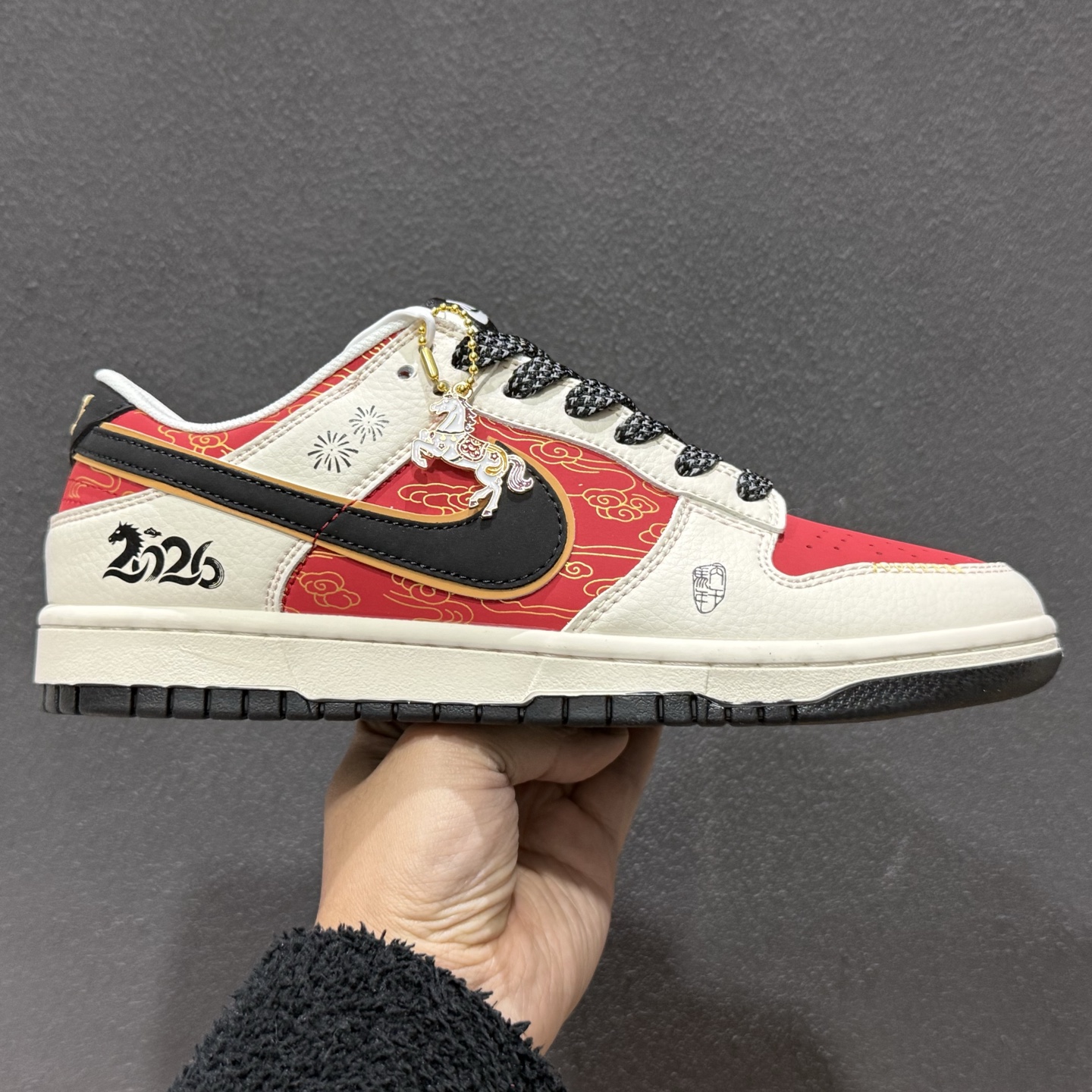 280 2026马年限定!Nike Dunk Low 爆款高端定制 米白基底+中国红主色+黑金点缀 QW5288-115-Chinese UA Cheap High Quatity Brand Clothes Bags handbags Sneakers wholesale wholesaler seller from China Factory suppliers Fashion Clothing Shoes best Quality Beautiful Price 280 2026马年限定!Nike Dunk Low 爆款高端定制 米白基底+中国红主色+黑金点缀 QW5288-115