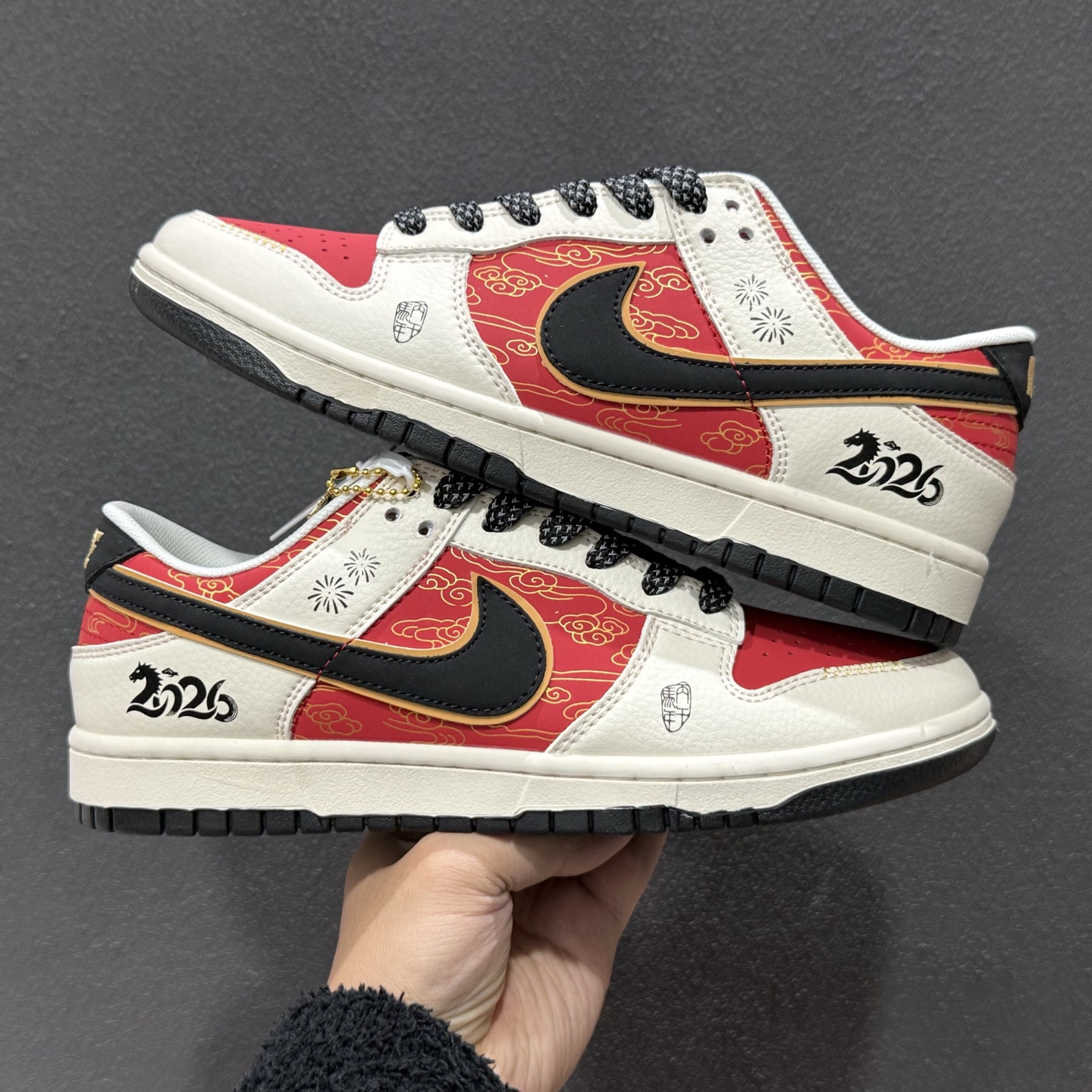 280 2026马年限定!Nike Dunk Low 爆款高端定制 米白基底+中国红主色+黑金点缀 QW5288-115-Chinese UA Cheap High Quatity Brand Clothes Bags handbags Sneakers wholesale wholesaler seller from China Factory suppliers Fashion Clothing Shoes best Quality Beautiful Price 280 2026马年限定!Nike Dunk Low 爆款高端定制 米白基底+中国红主色+黑金点缀 QW5288-115