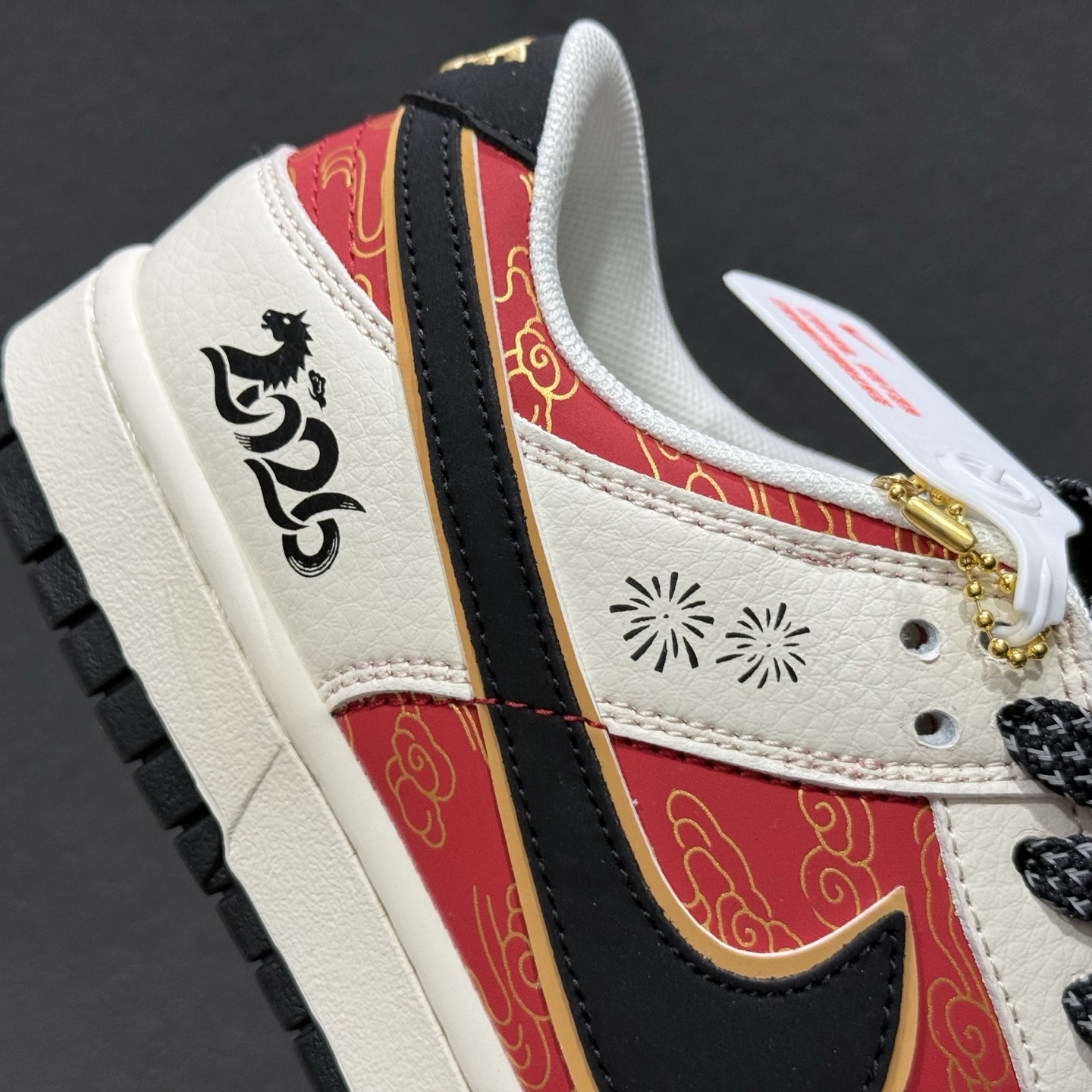 280 2026马年限定!Nike Dunk Low 爆款高端定制 米白基底+中国红主色+黑金点缀 QW5288-115-Chinese UA Cheap High Quatity Brand Clothes Bags handbags Sneakers wholesale wholesaler seller from China Factory suppliers Fashion Clothing Shoes best Quality Beautiful Price 280 2026马年限定!Nike Dunk Low 爆款高端定制 米白基底+中国红主色+黑金点缀 QW5288-115