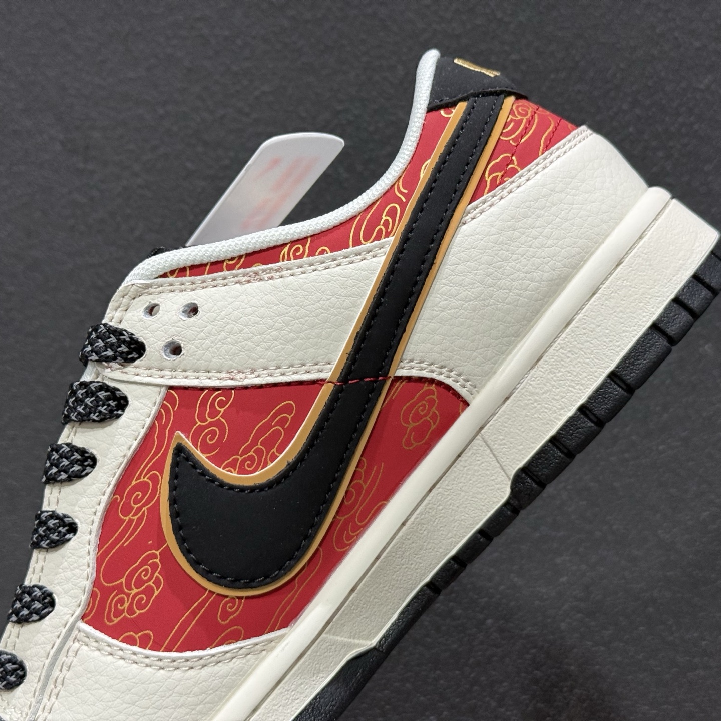 280 2026马年限定!Nike Dunk Low 爆款高端定制 米白基底+中国红主色+黑金点缀 QW5288-115-Chinese UA Cheap High Quatity Brand Clothes Bags handbags Sneakers wholesale wholesaler seller from China Factory suppliers Fashion Clothing Shoes best Quality Beautiful Price 280 2026马年限定!Nike Dunk Low 爆款高端定制 米白基底+中国红主色+黑金点缀 QW5288-115