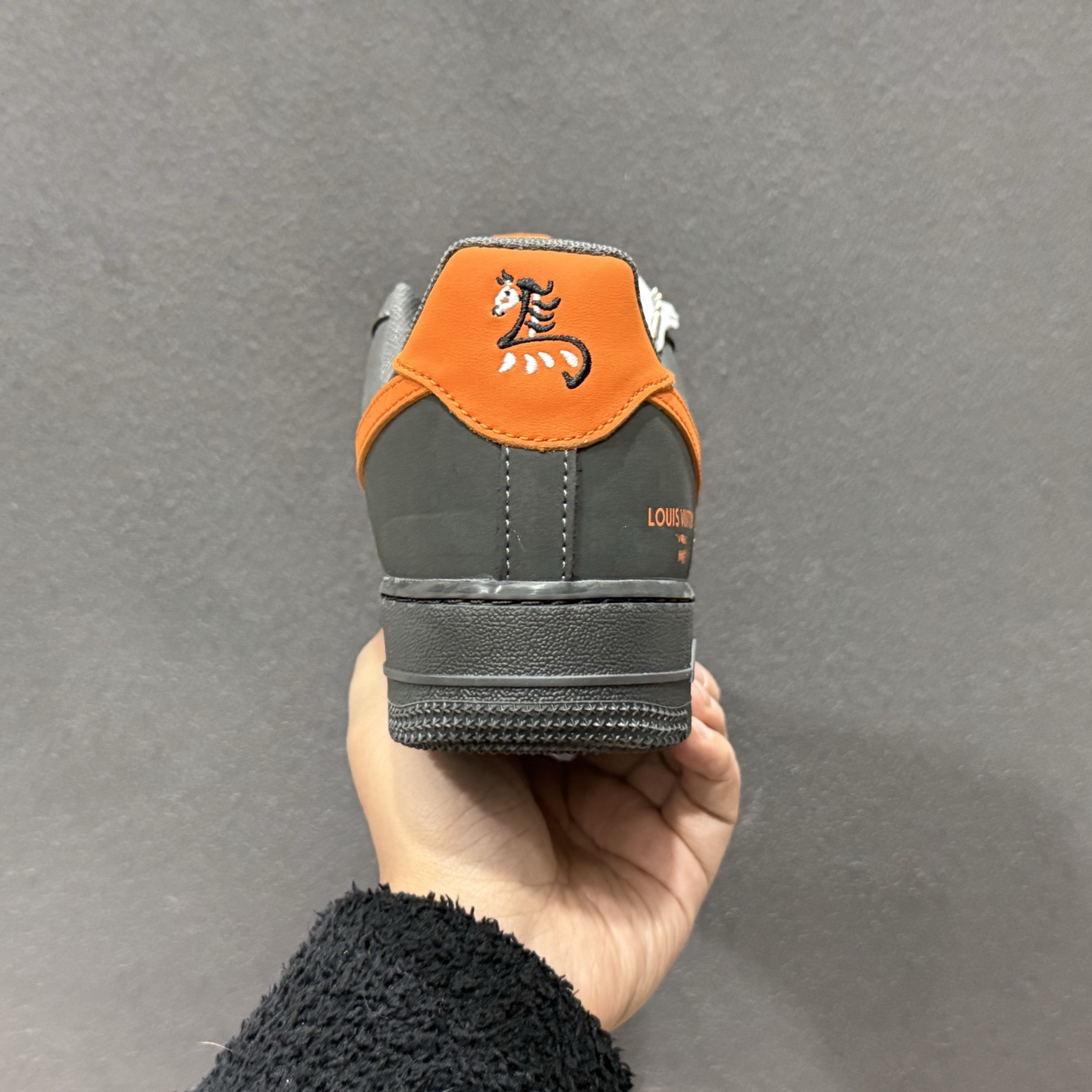 260 独家实拍Nike Air Force 1‘07 Low 马年限定 炭灰暮橙 空军一号低帮休闲板鞋 XY9025-004-Chinese UA Cheap High Quatity Brand Clothes Bags handbags Sneakers wholesale wholesaler seller from China Factory suppliers Fashion Clothing Shoes best Quality Beautiful Price 260 独家实拍Nike Air Force 1‘07 Low 马年限定 炭灰暮橙 空军一号低帮休闲板鞋 XY9025-004