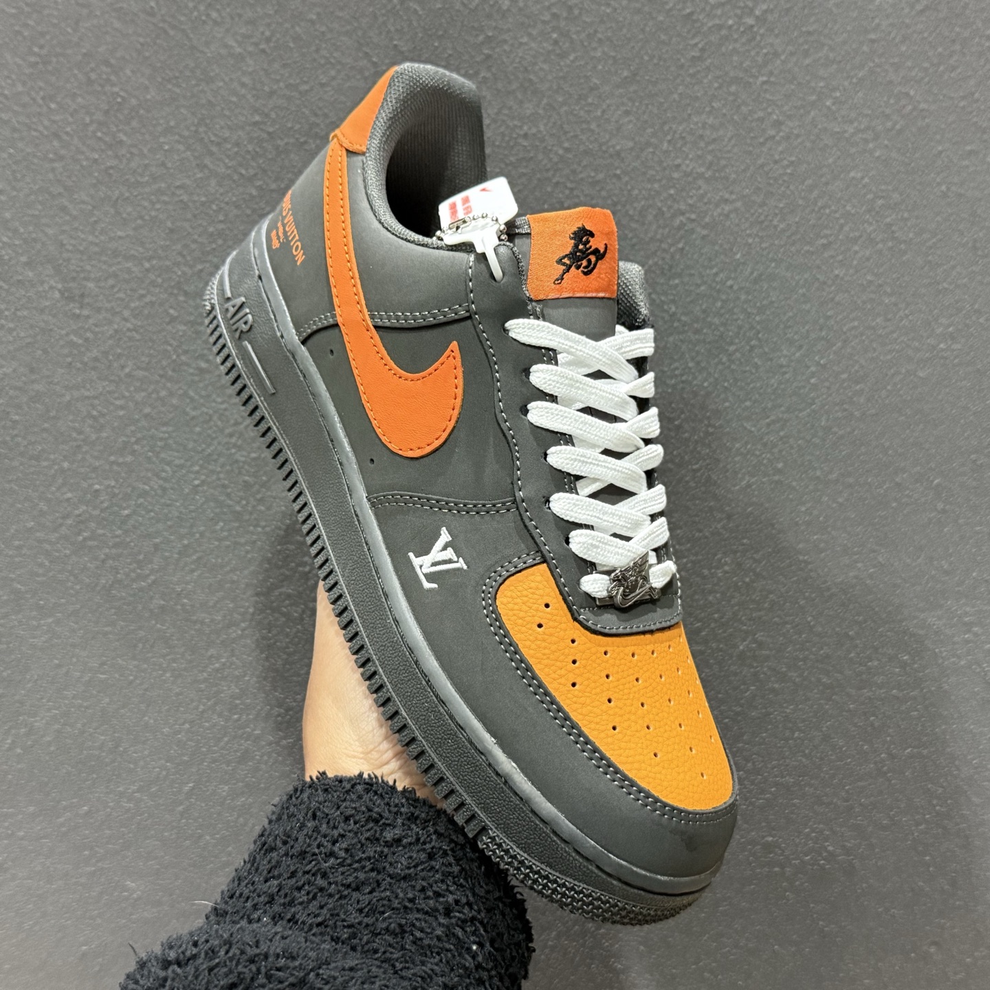260 独家实拍Nike Air Force 1‘07 Low 马年限定 炭灰暮橙 空军一号低帮休闲板鞋 XY9025-004-Chinese UA Cheap High Quatity Brand Clothes Bags handbags Sneakers wholesale wholesaler seller from China Factory suppliers Fashion Clothing Shoes best Quality Beautiful Price 260 独家实拍Nike Air Force 1‘07 Low 马年限定 炭灰暮橙 空军一号低帮休闲板鞋 XY9025-004