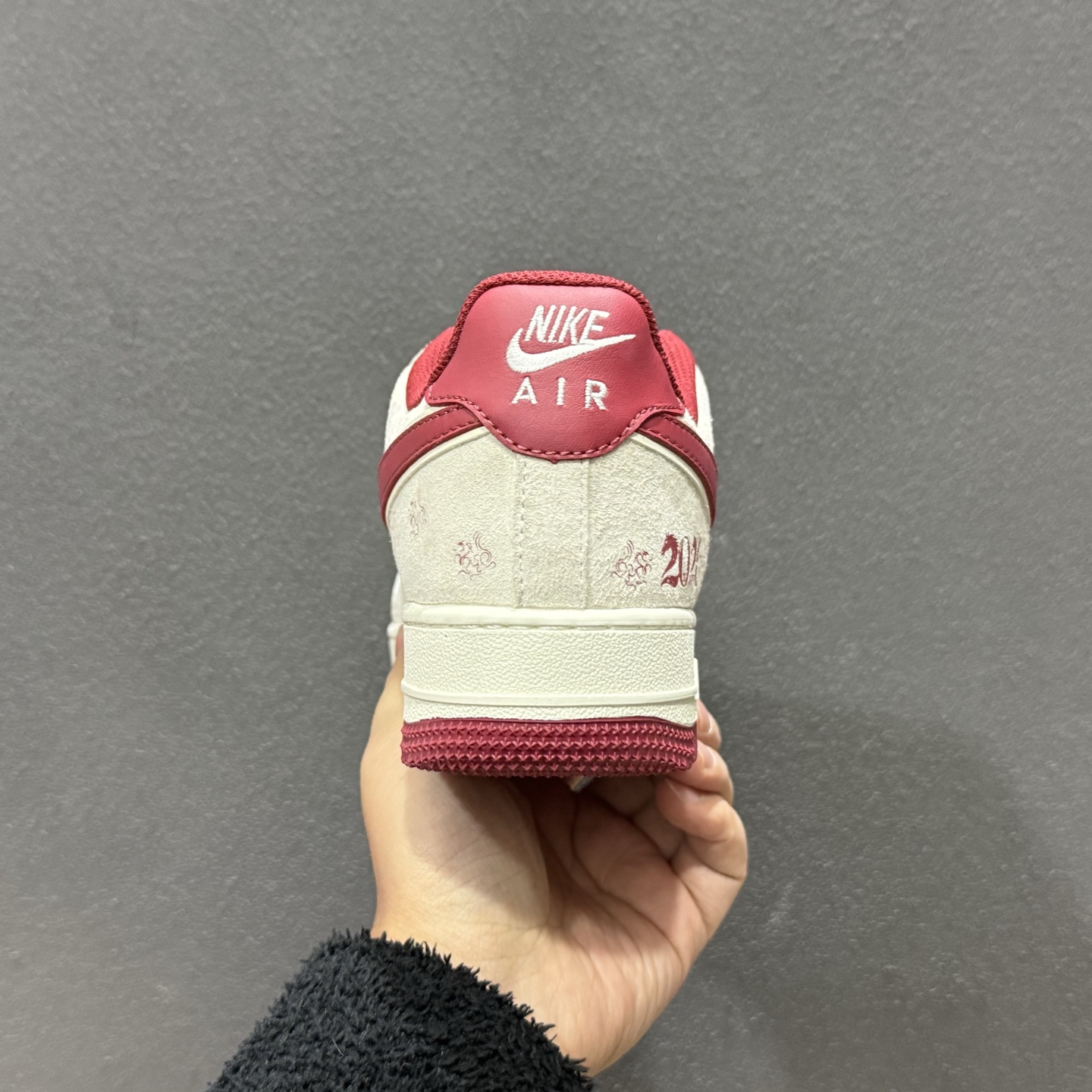 260 Nike Air Force 1 Low 2026 丙午马年限定款 KG6699-F17-Chinese UA Cheap High Quatity Brand Clothes Bags handbags Sneakers wholesale wholesaler seller from China Factory suppliers Fashion Clothing Shoes best Quality Beautiful Price 260 Nike Air Force 1 Low 2026 丙午马年限定款 KG6699-F17