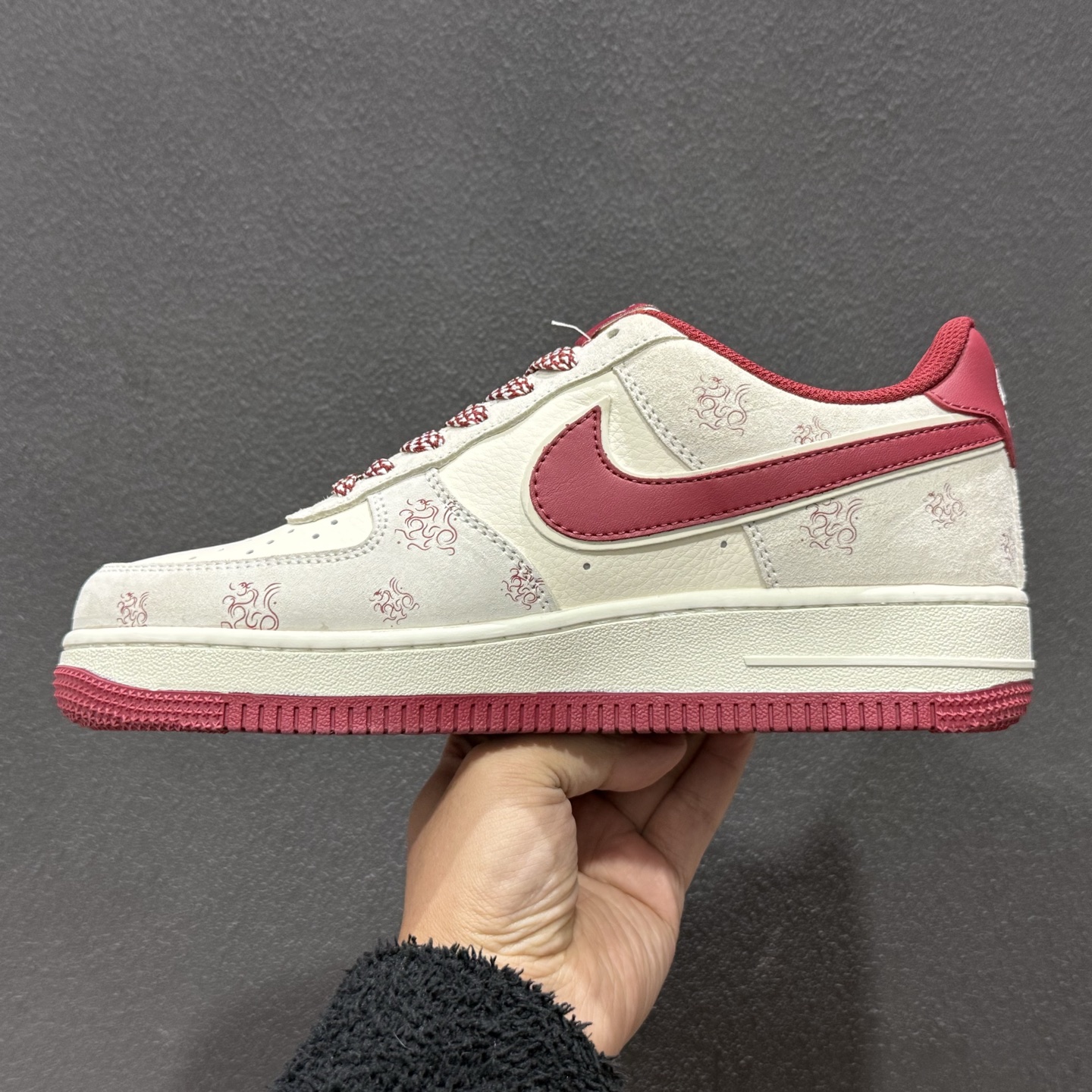260 Nike Air Force 1 Low 2026 丙午马年限定款 KG6699-F17-Chinese UA Cheap High Quatity Brand Clothes Bags handbags Sneakers wholesale wholesaler seller from China Factory suppliers Fashion Clothing Shoes best Quality Beautiful Price 260 Nike Air Force 1 Low 2026 丙午马年限定款 KG6699-F17