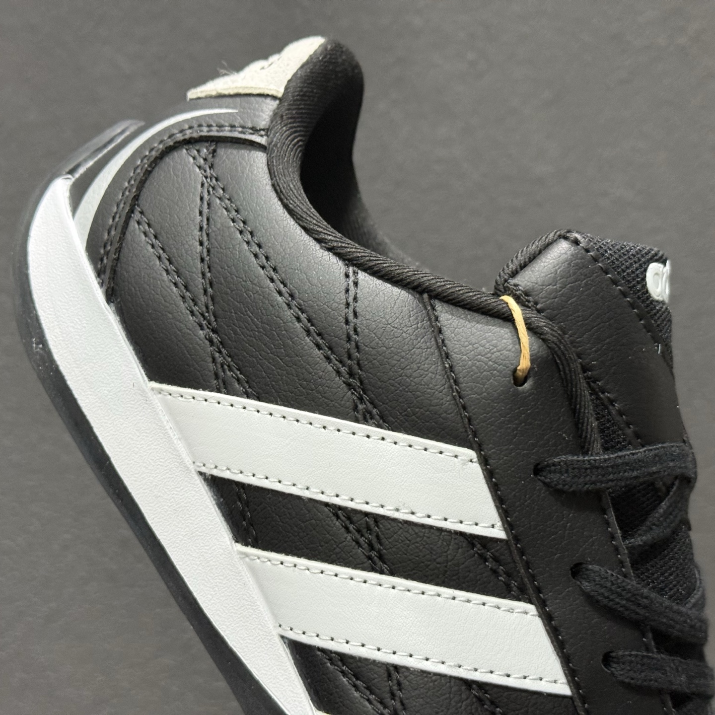180 阿迪达斯Adidas Adiracer 2026 三叶草复古防滑耐磨低帮运动鞋 亮眼三色条纹元素缀以舒适鞋面 KI1466-132