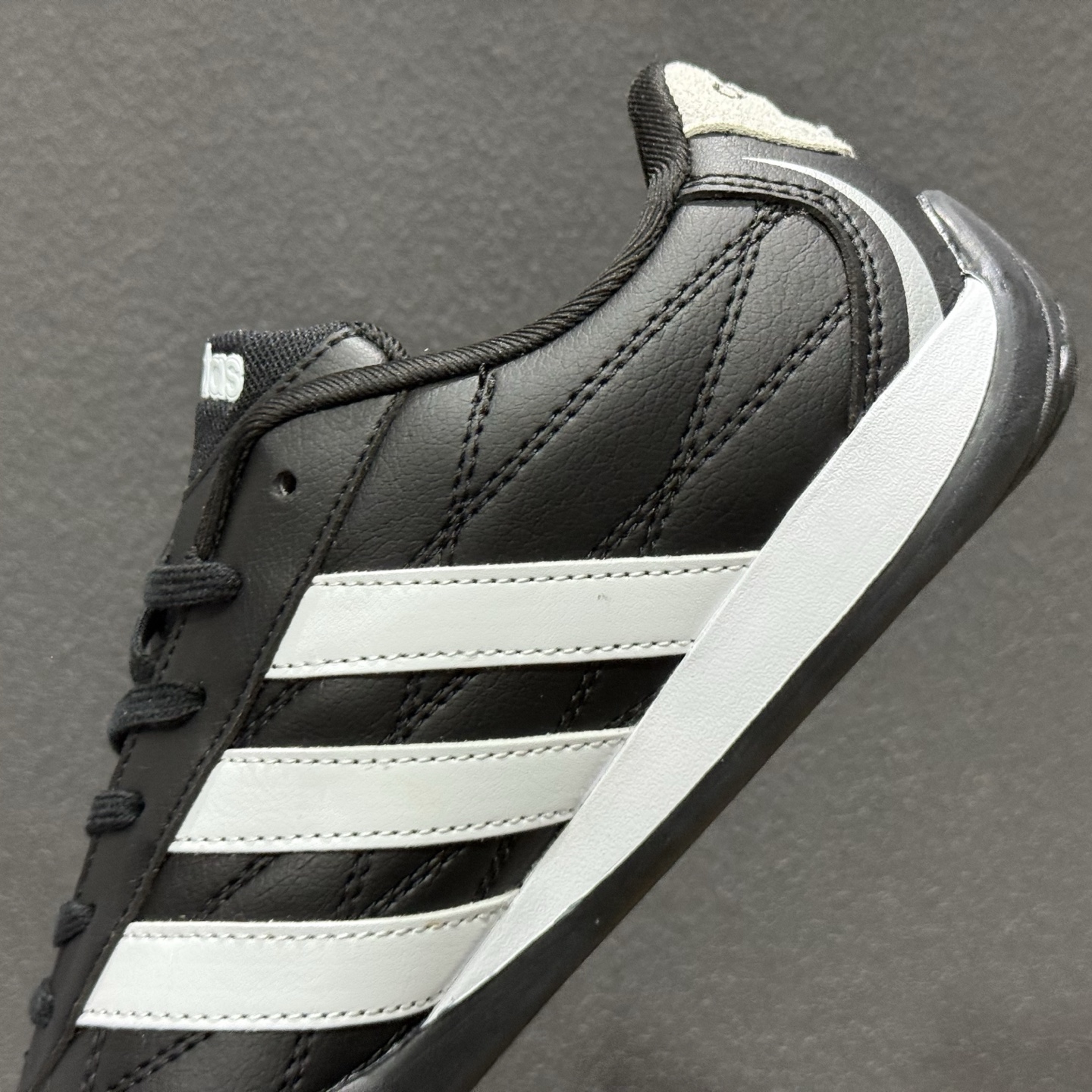 180 阿迪达斯Adidas Adiracer 2026 三叶草复古防滑耐磨低帮运动鞋 亮眼三色条纹元素缀以舒适鞋面 KI1466-132