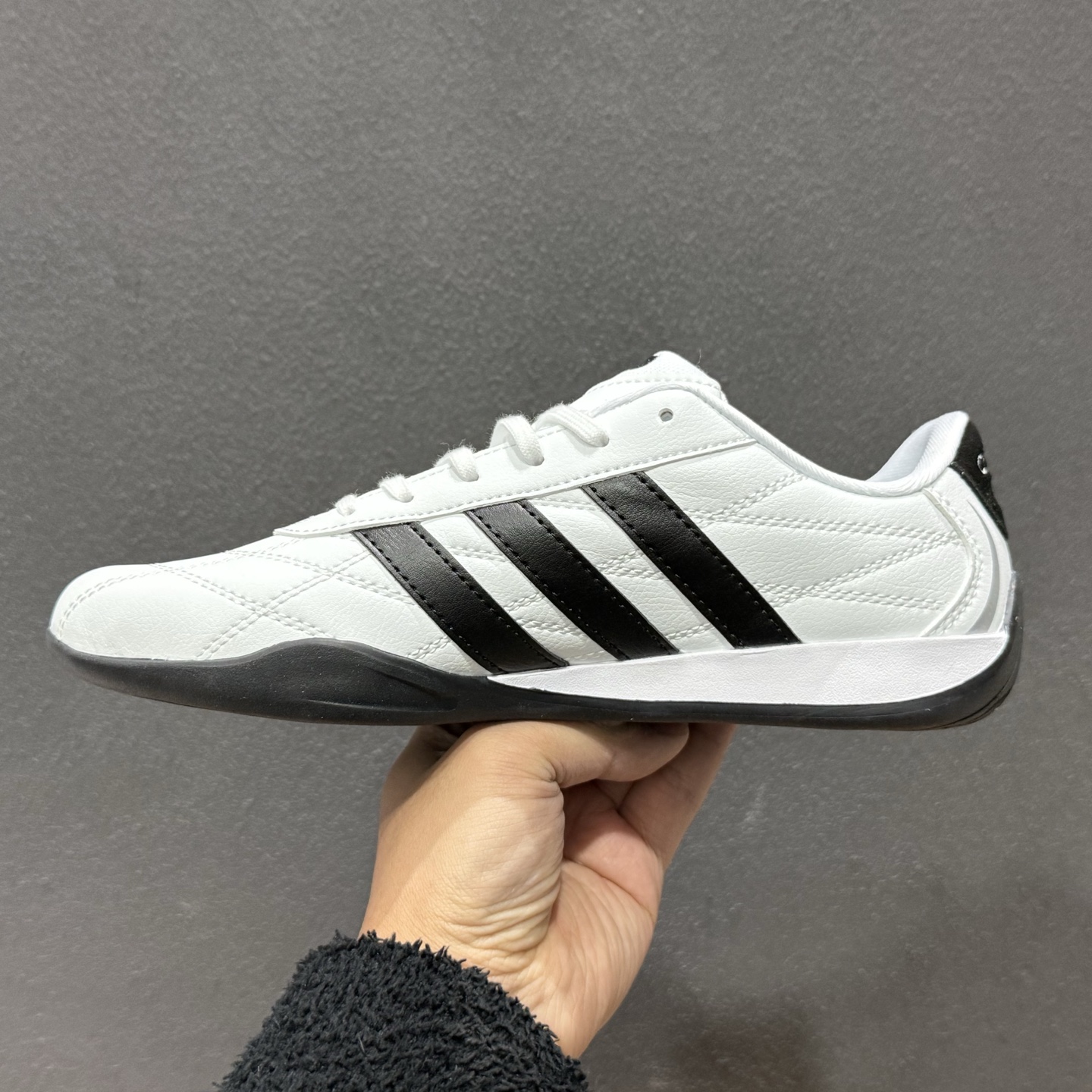 180 阿迪达斯Adidas Adiracer 2026 三叶草复古防滑耐磨低帮运动鞋 HQ9160-132-Chinese UA Cheap High Quatity Brand Clothes Bags handbags Sneakers wholesale wholesaler seller from China Factory suppliers Fashion Clothing Shoes best Quality Beautiful Price 180 阿迪达斯Adidas Adiracer 2026 三叶草复古防滑耐磨低帮运动鞋 HQ9160-132