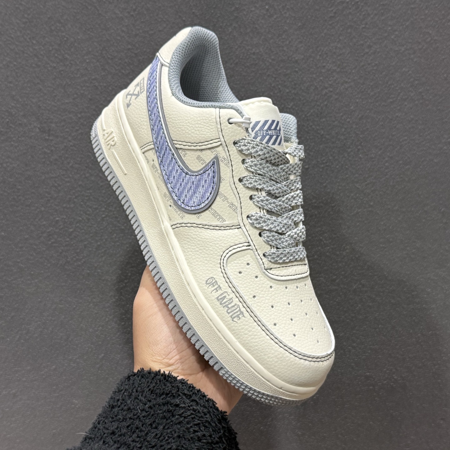 260 Air Force 1与Off-White的联名款太戳潮人米白主色搭配灰蓝解构风Swoosh XY2025-008